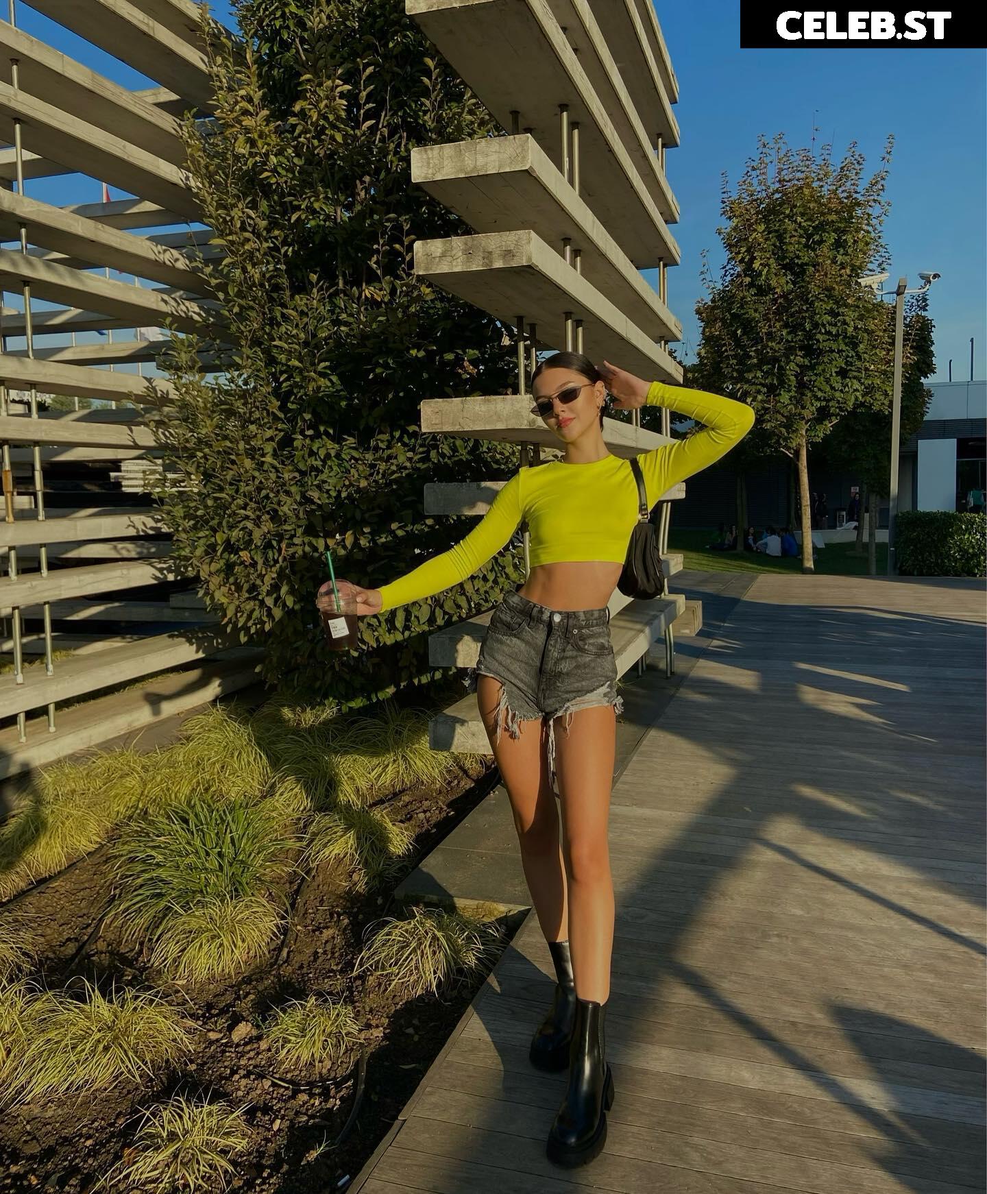 Sinem Melek Coşkun / sinemcoskunss / sinemcoskuns Image 12313155