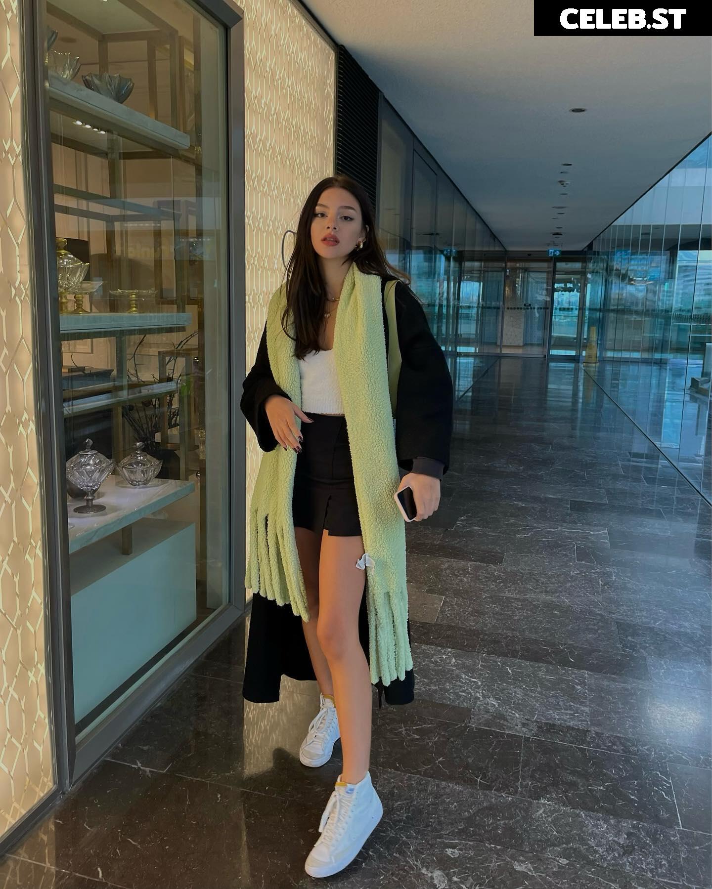 Sinem Melek Coşkun / sinemcoskunss / sinemcoskuns Image 12313144