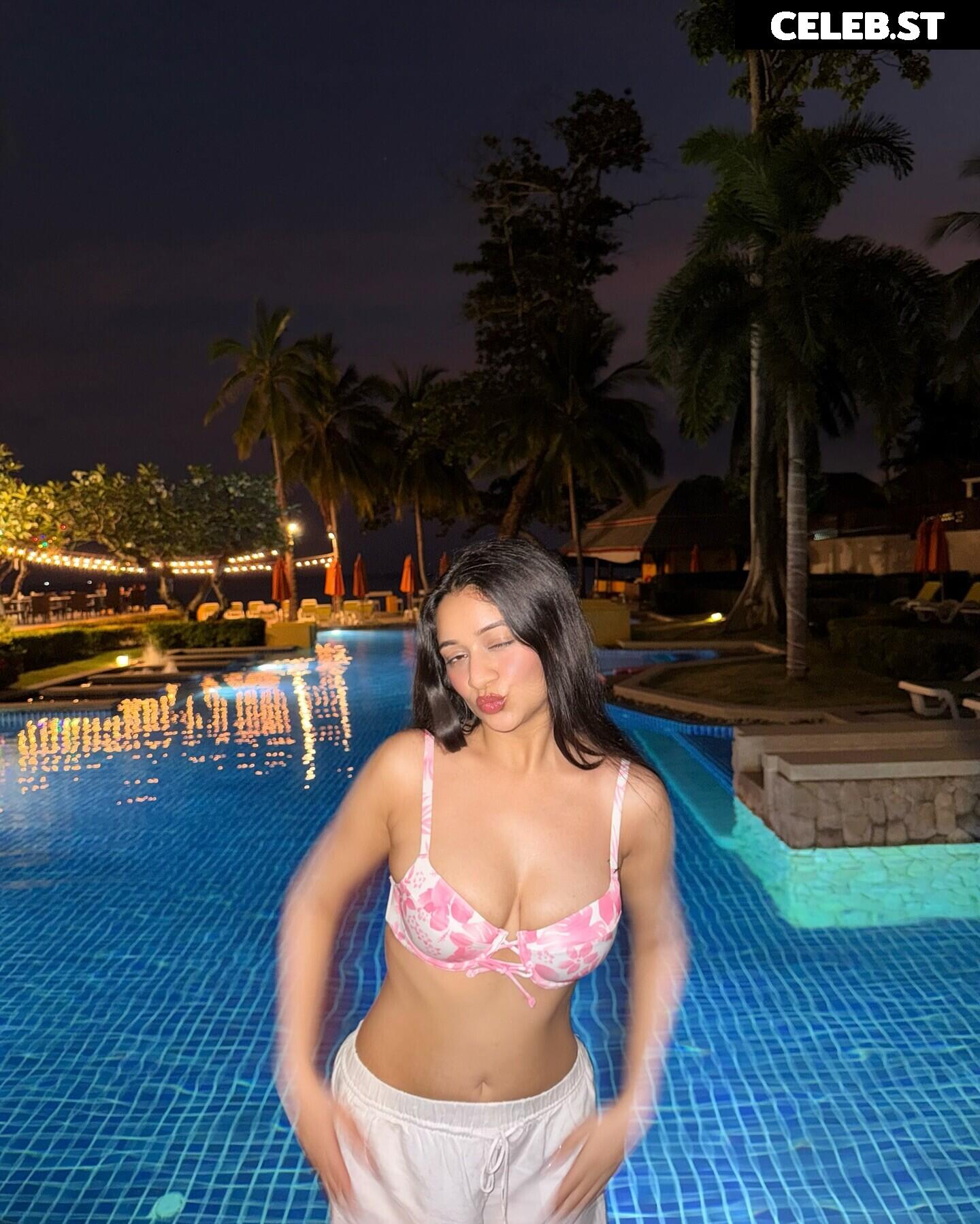 Kashish Mehta @tulipsinthedark Image 12312943