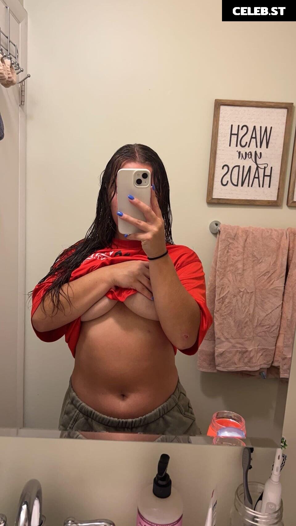 Wellnesswifey / Kayla Moore Image 12324811