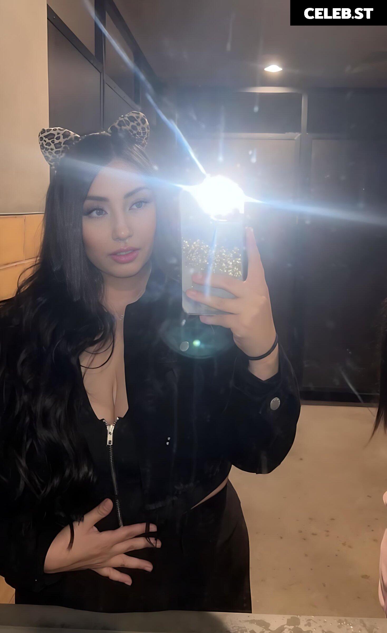 Sexy Big Titty latina BBW @Leeeenaq - goon material Image 12324069