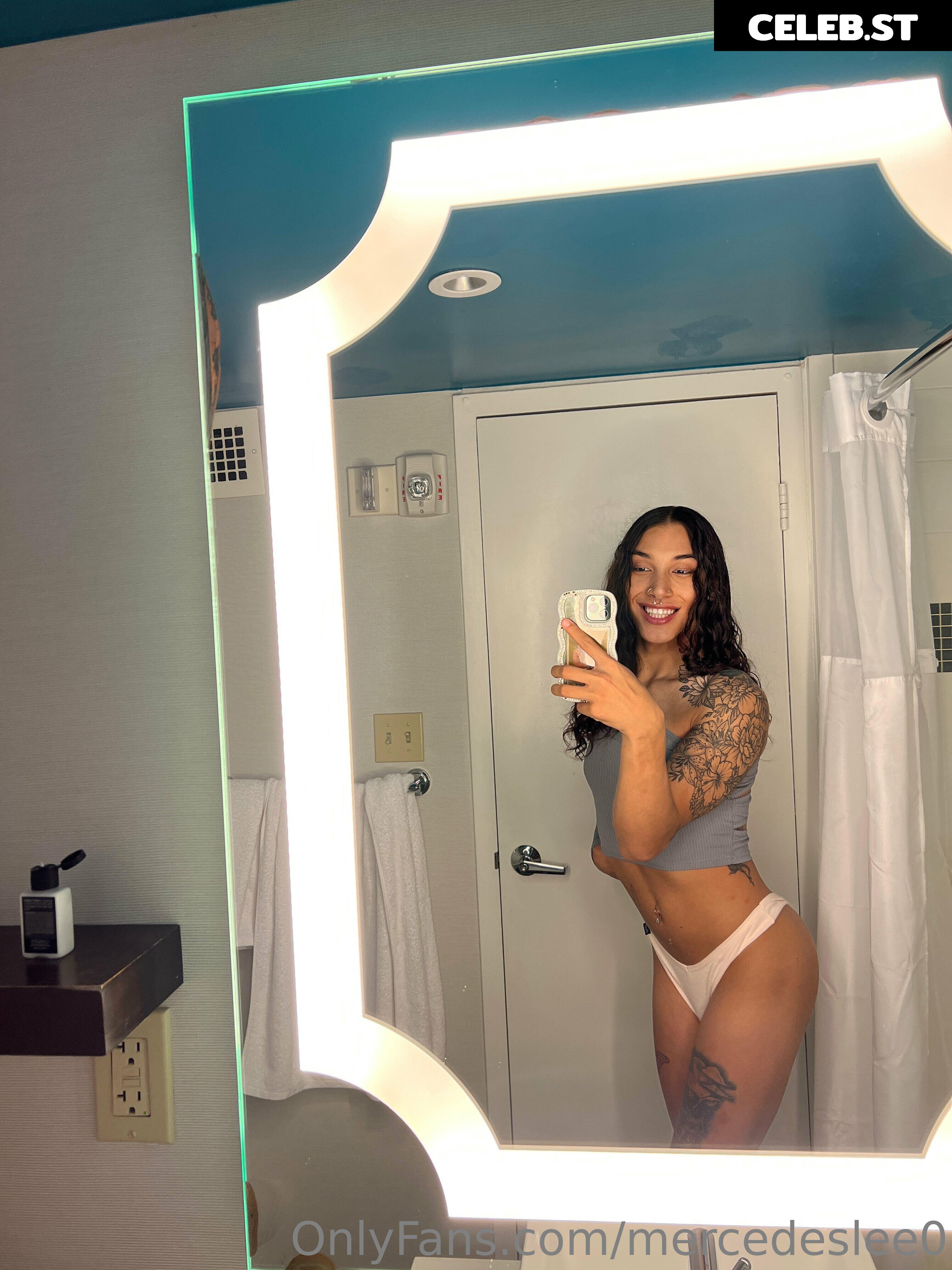 Mercedes Lee Image 12327480