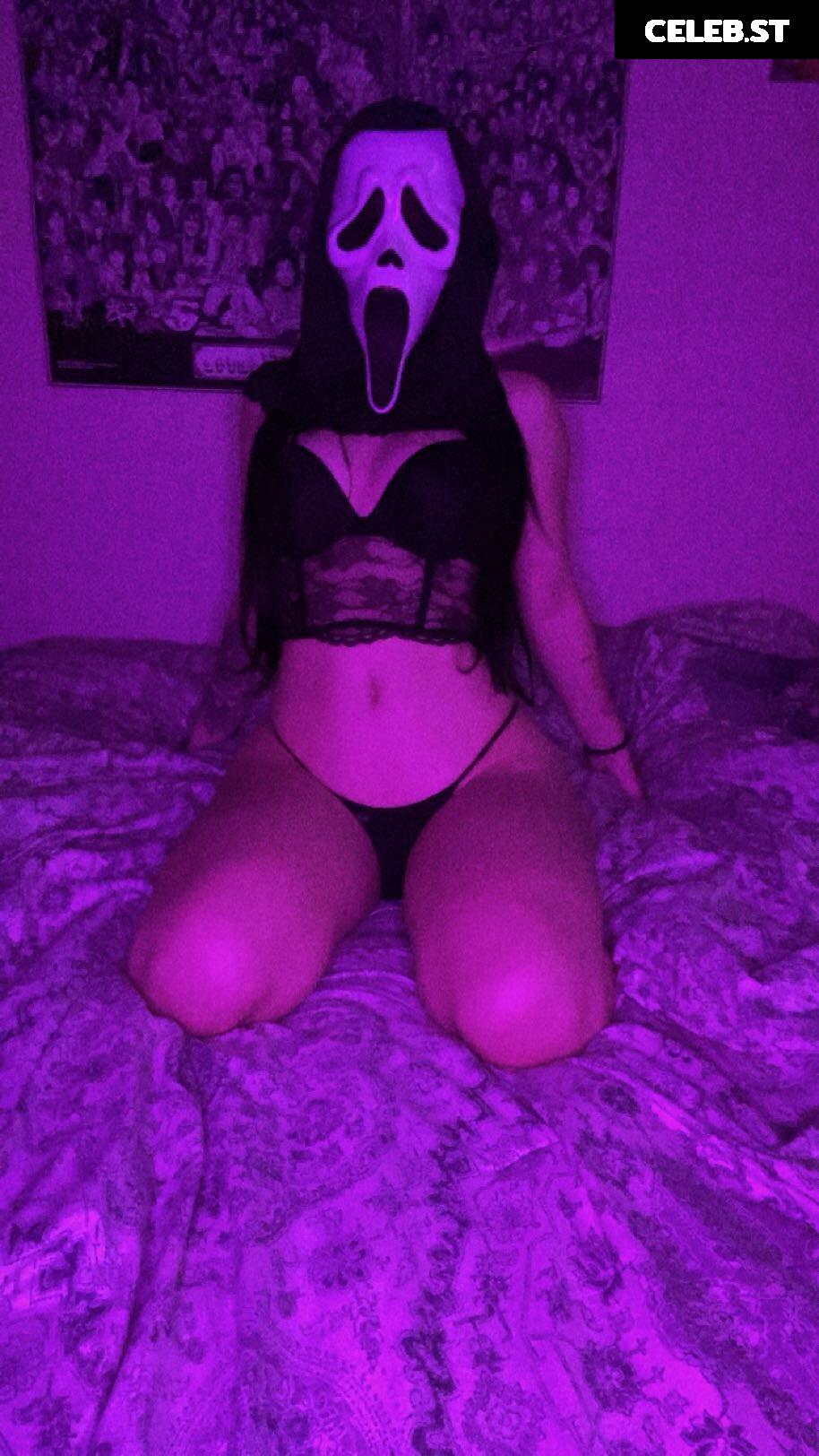 Jaylyn Mcevoy / stankfatneck / emojem Image 12326981