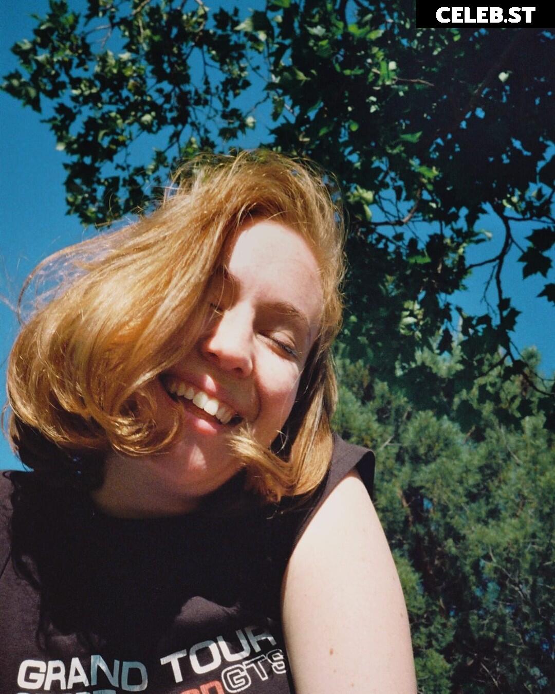 Hannah Einbinder Image 12321601