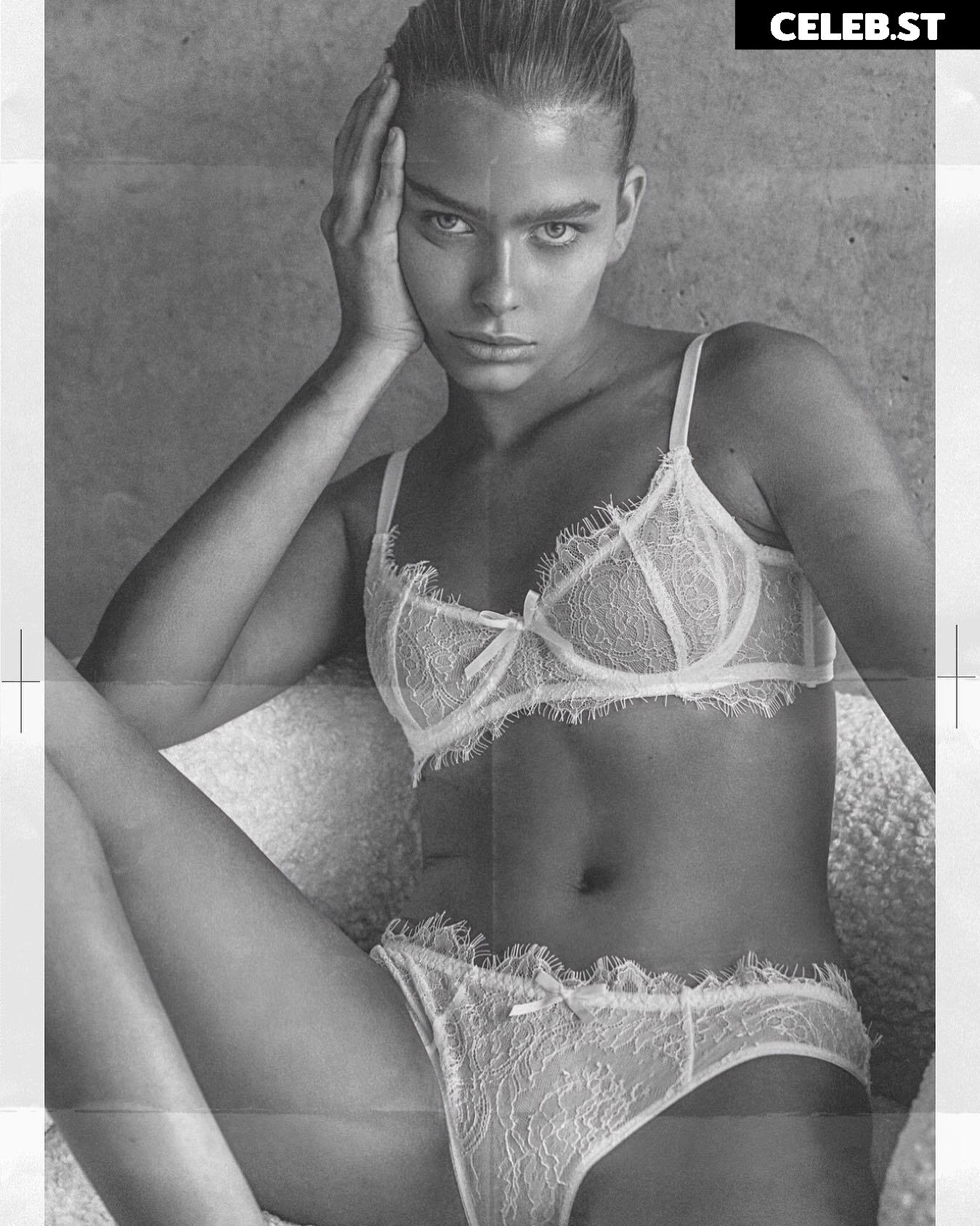 Kiana Flanet / kiana.flanet Image 12322673