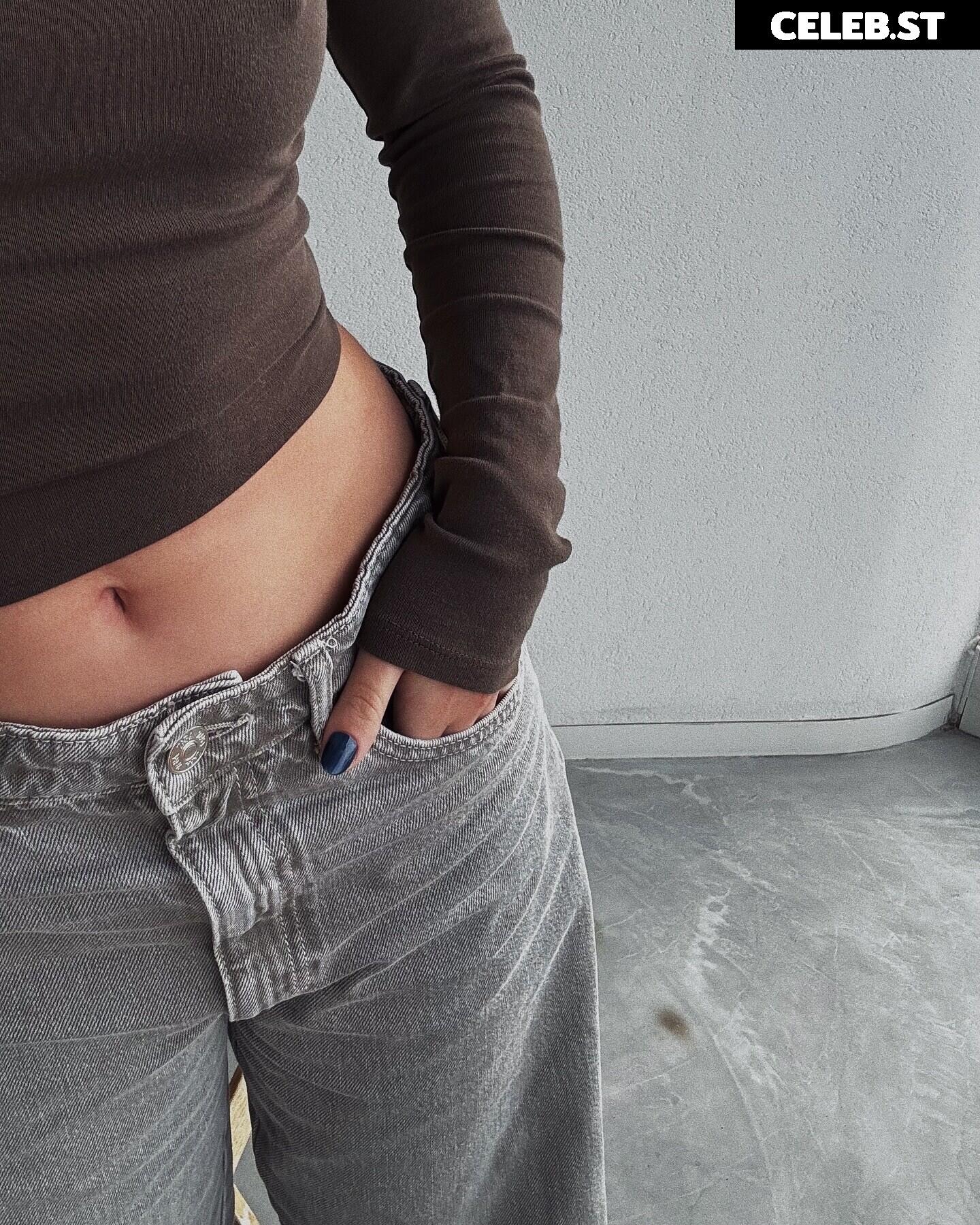 Apo / apollinegrmz / apolline_guer Image 12304714