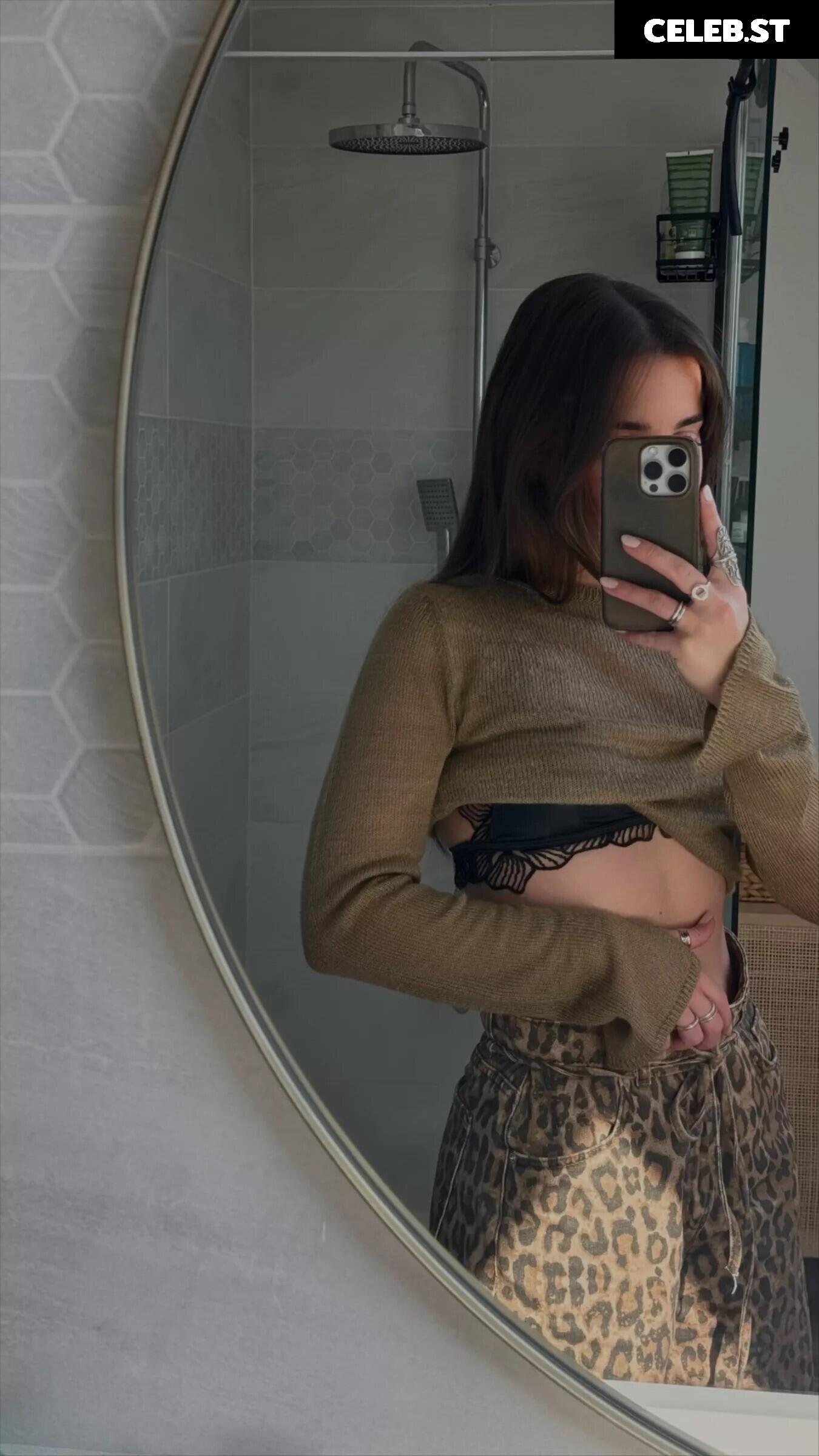 Apo / apollinegrmz / apolline_guer Image 12304701