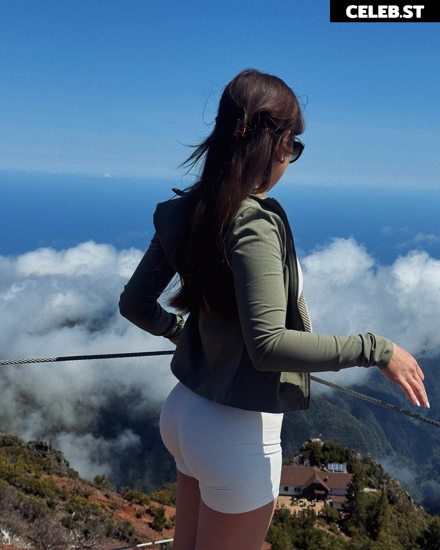 Apo / apollinegrmz / apolline_guer Image 12304707