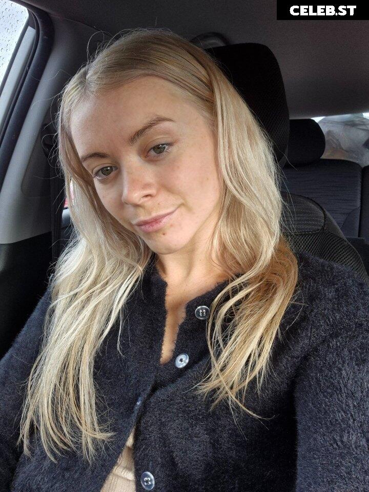 erinloi / Erin Loi Image 12309119