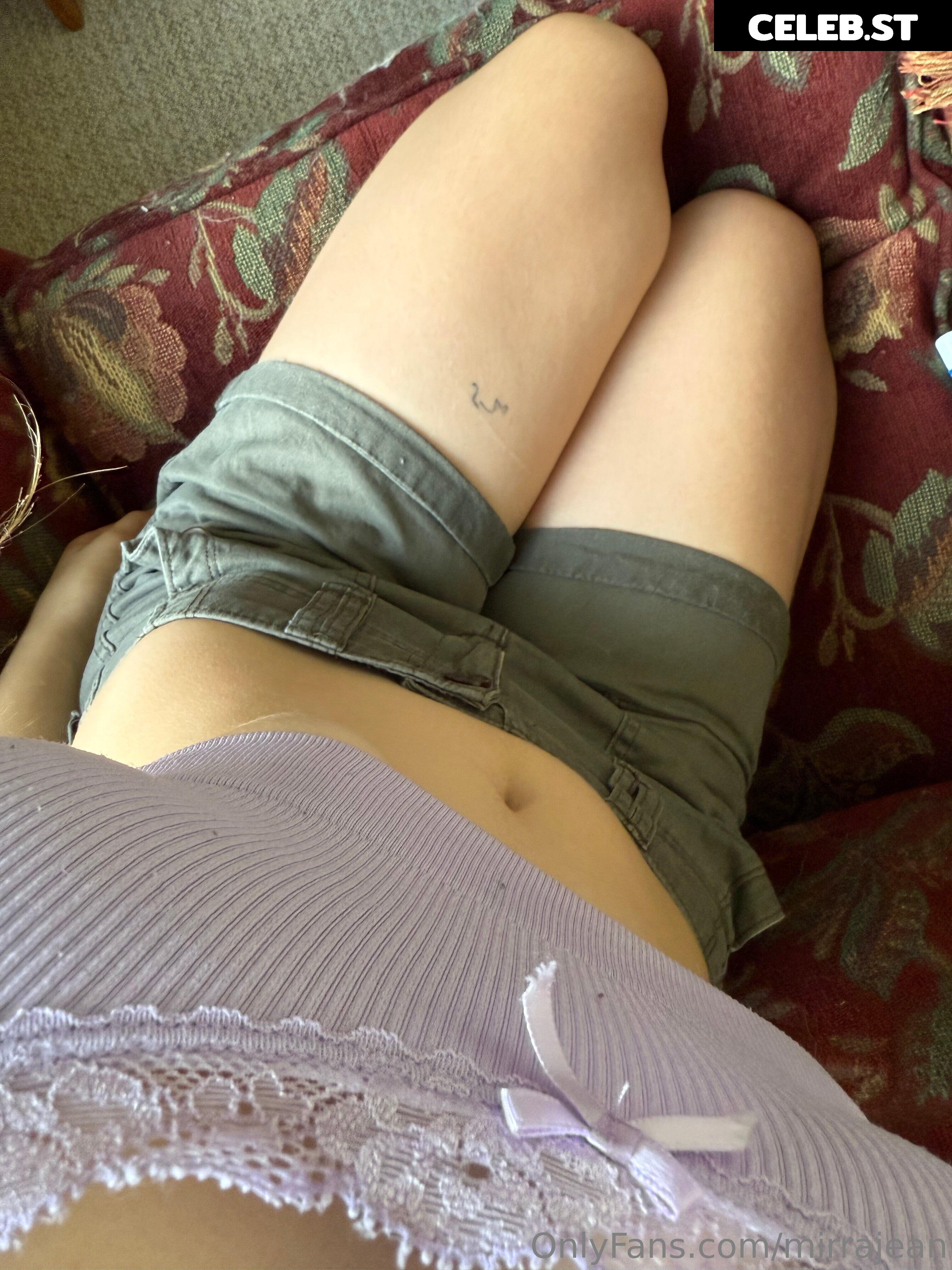 Curious_Hour / mirrajean Image 12268785