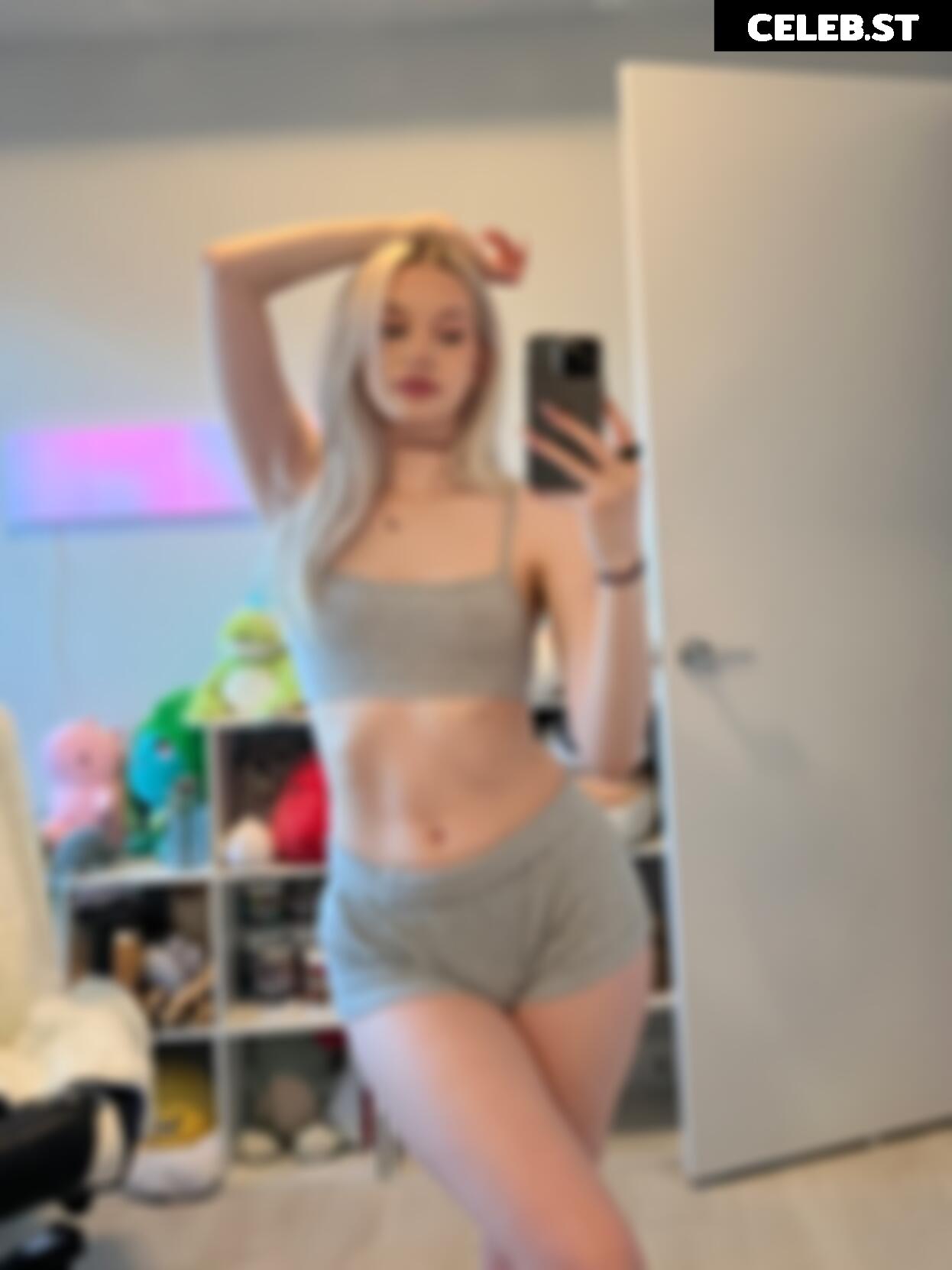 veefroggy / veronika Image 12269472