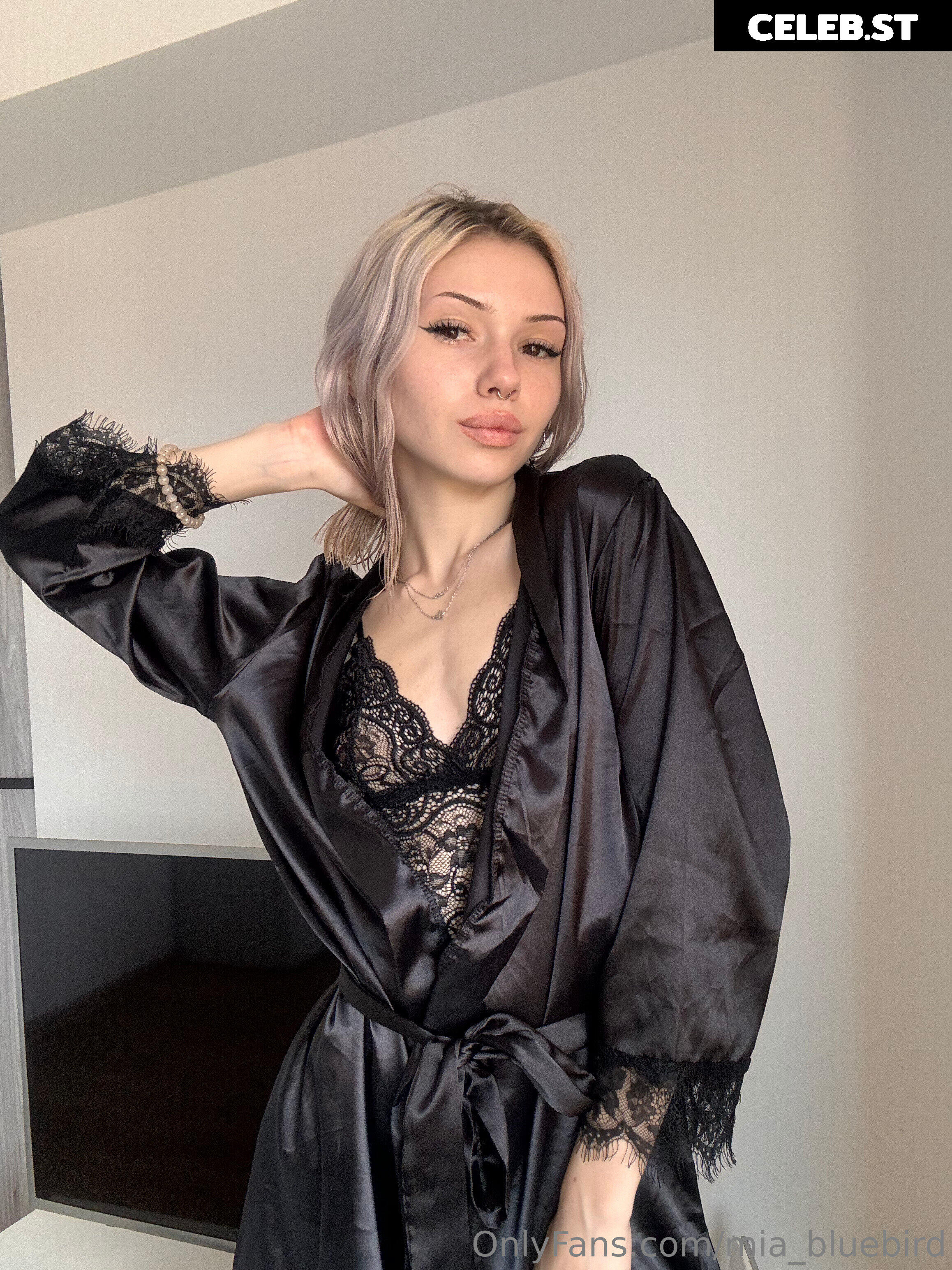 Mia_bluebird / clarathestudent Image 12275171