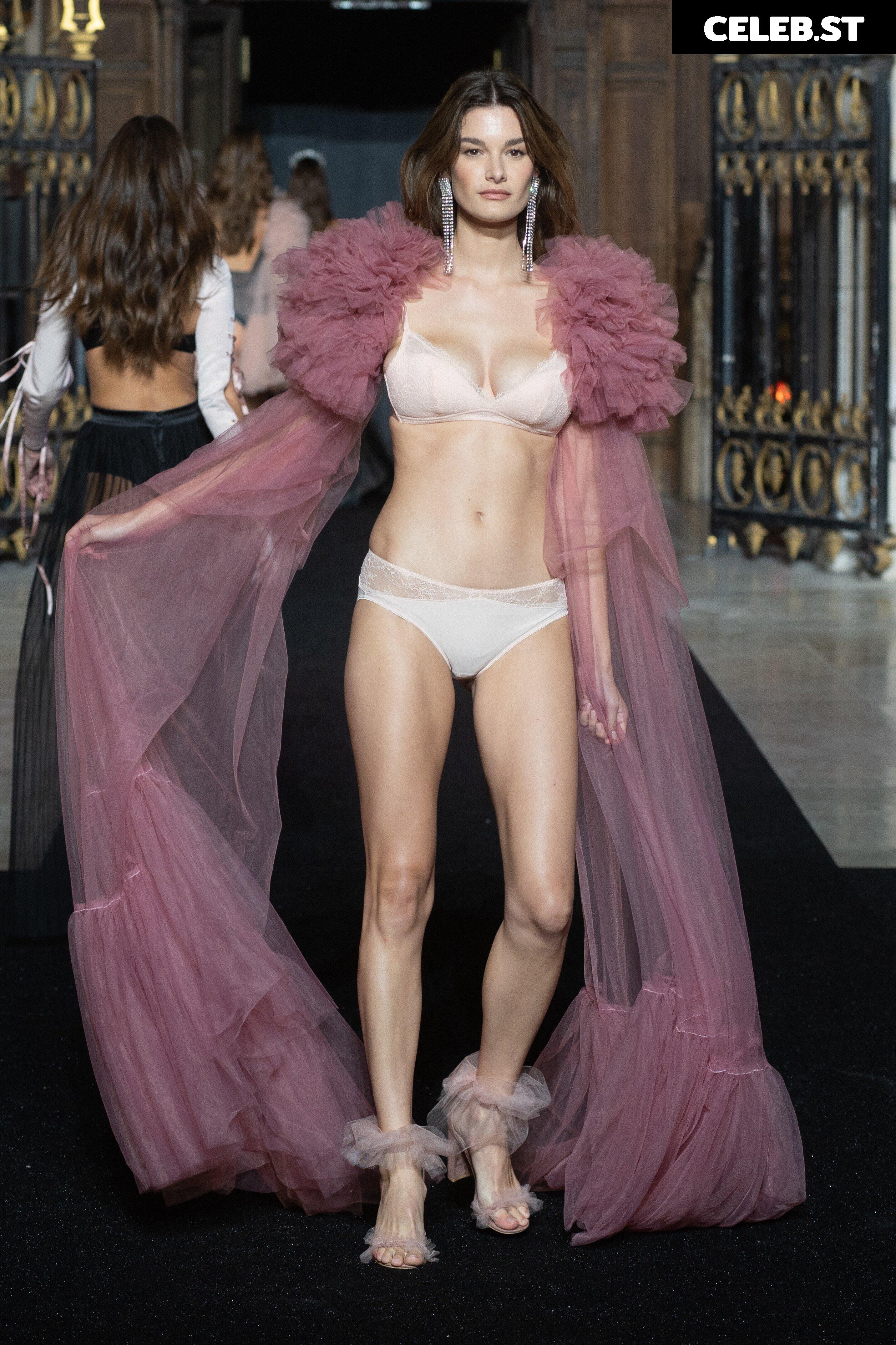 Ophelie Guillermand Image 12270576