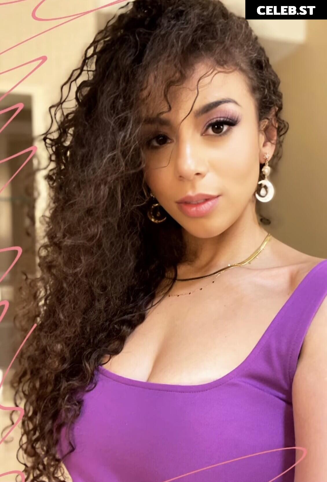 Samantha Irvin - WWE Image 12270314