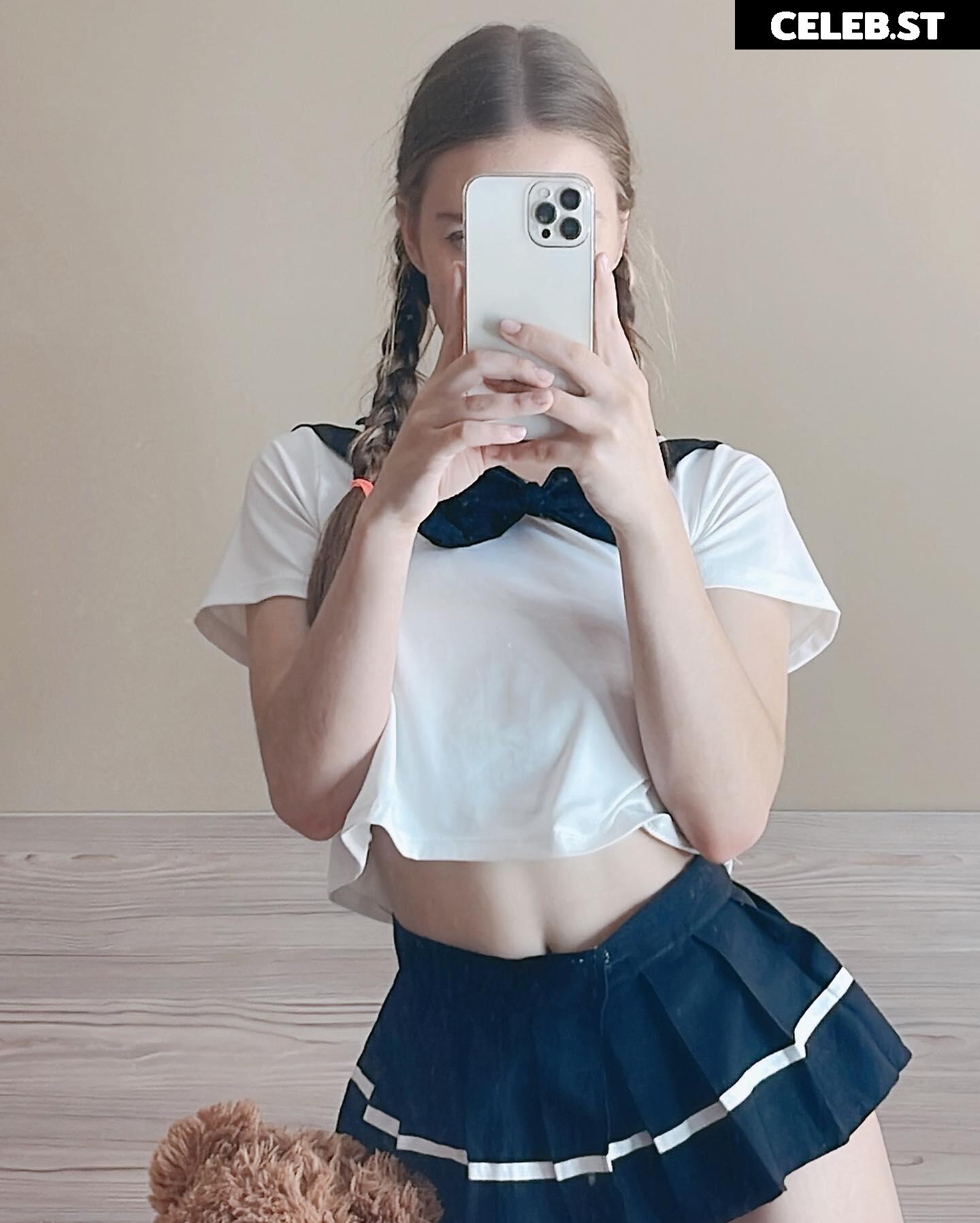 Tinyangelx | Me_Emily | tiny_angel | _rileyreid_ Image 12298862
