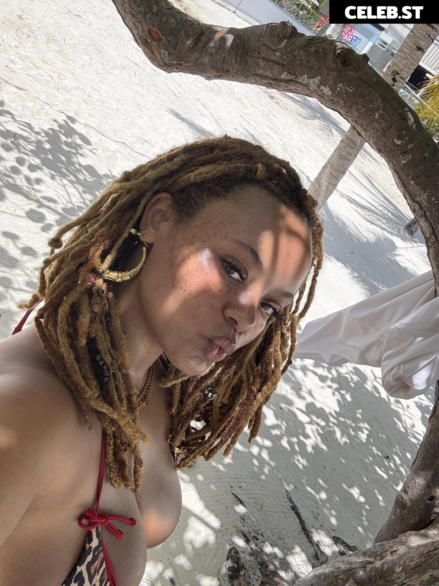 jaden.alexiis / lotusfllower Image 12295998