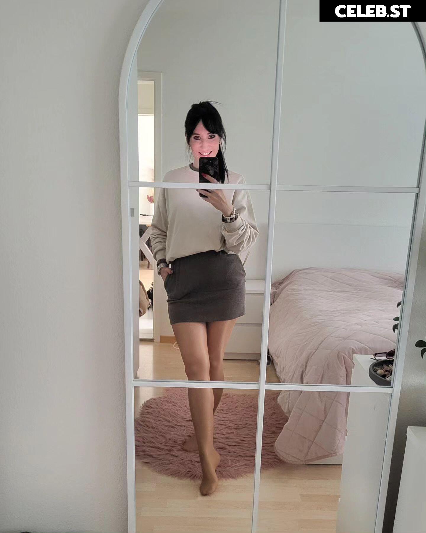 19th_nylon_lady82 Image 12294181