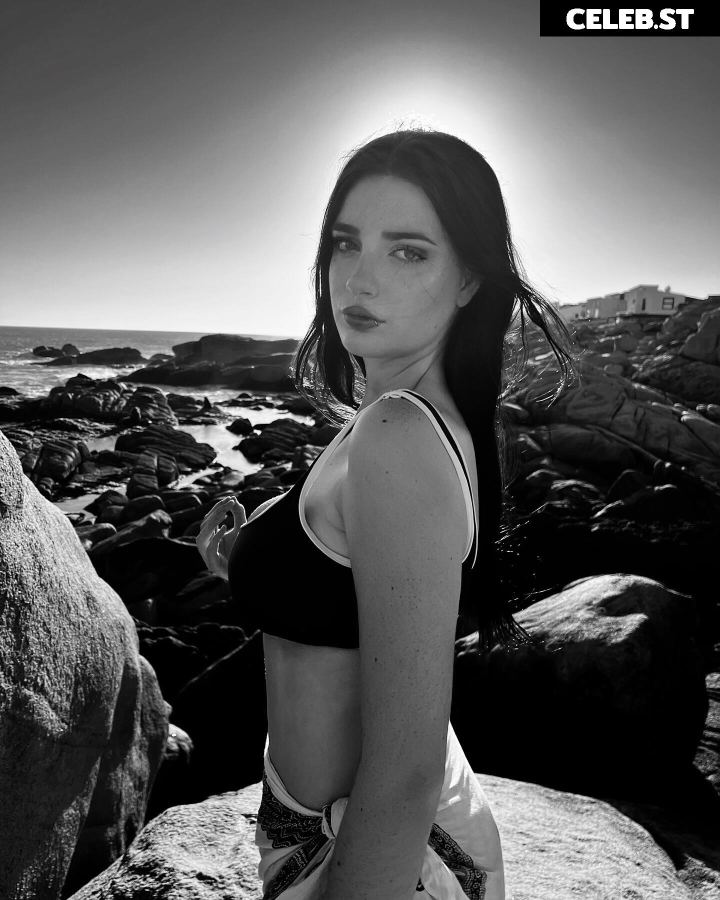 Manuela Calvo Image 12293434