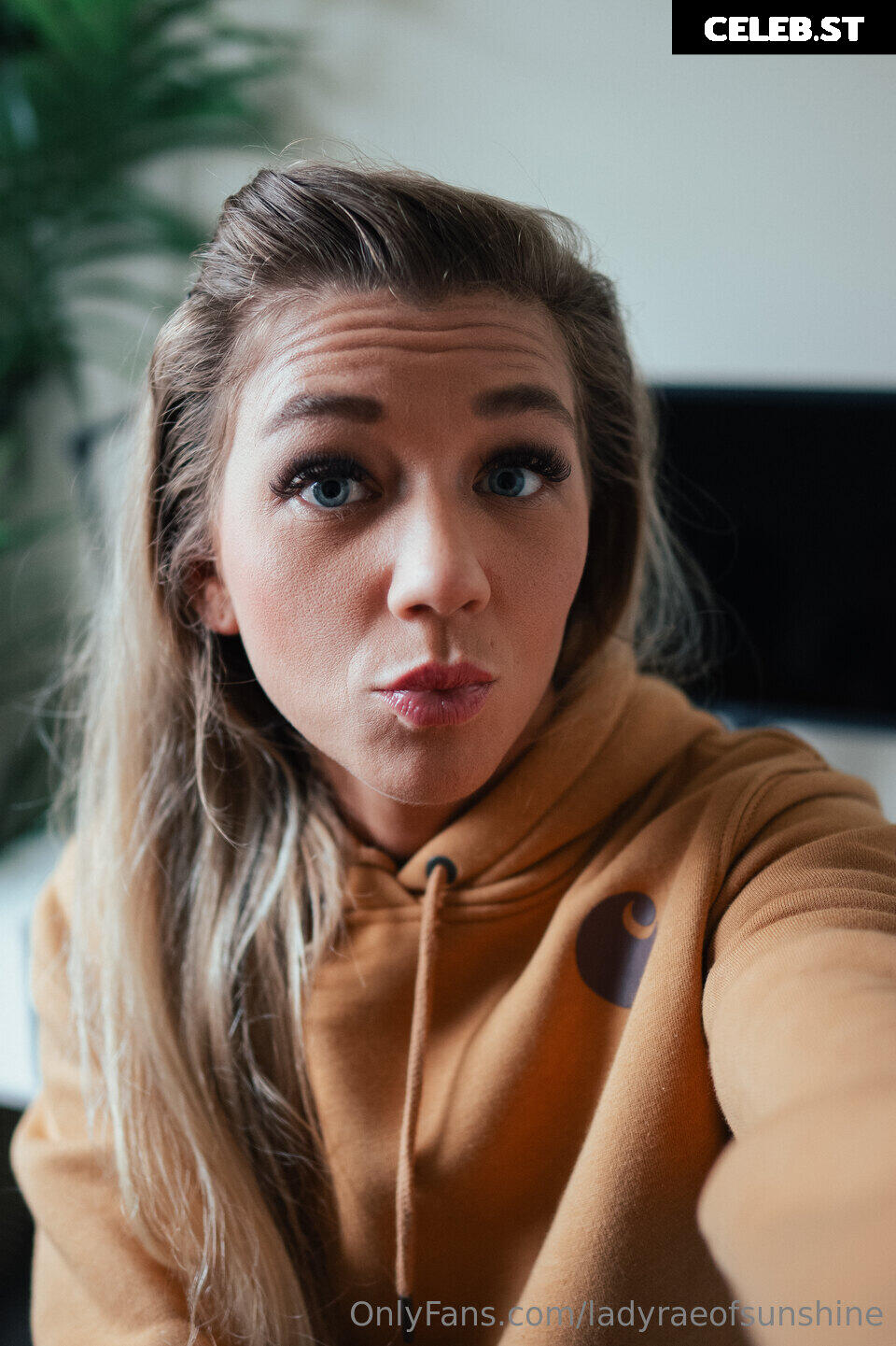 AMANDARAEUK Image 12292027