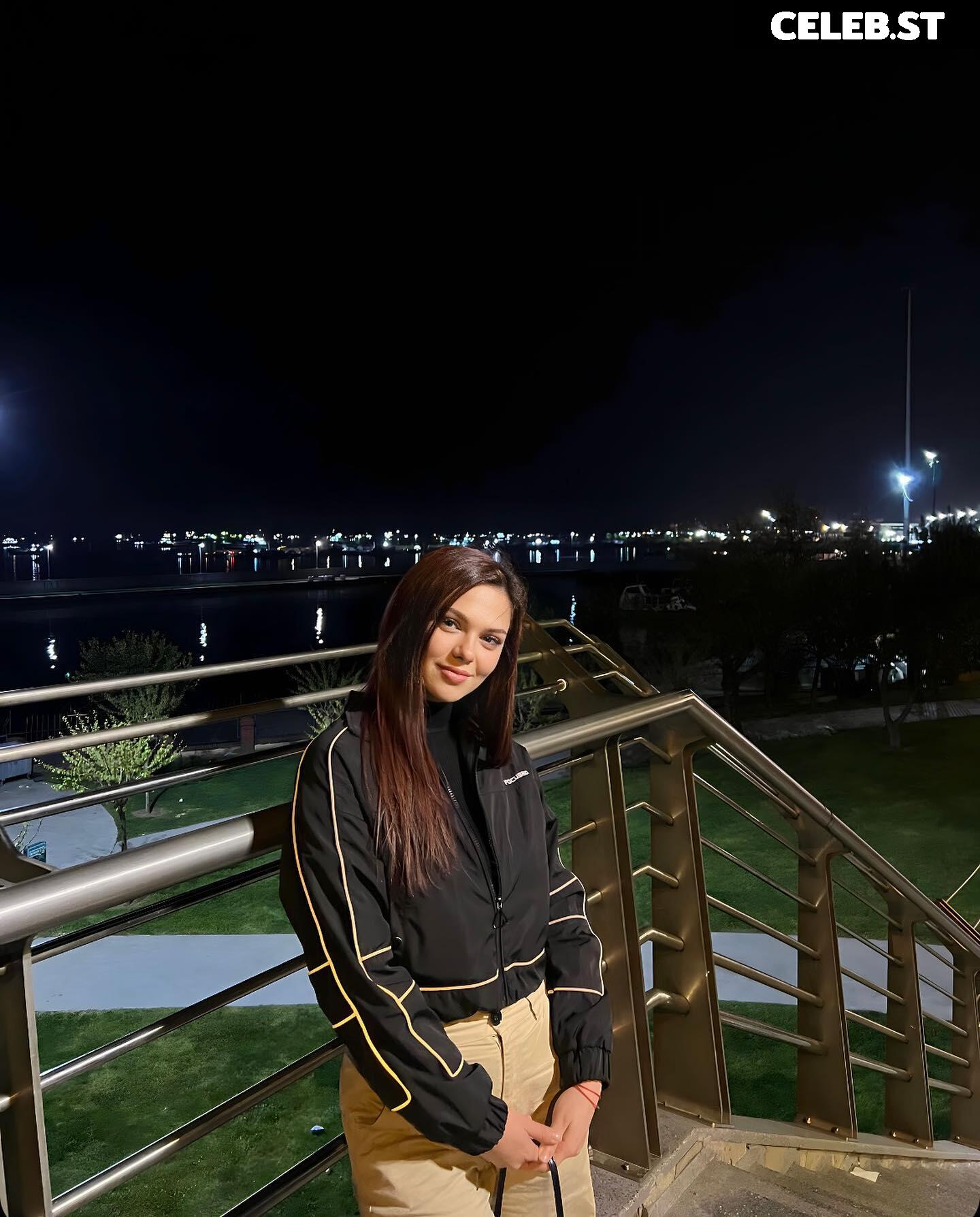 foxylauragirl Image 12281300