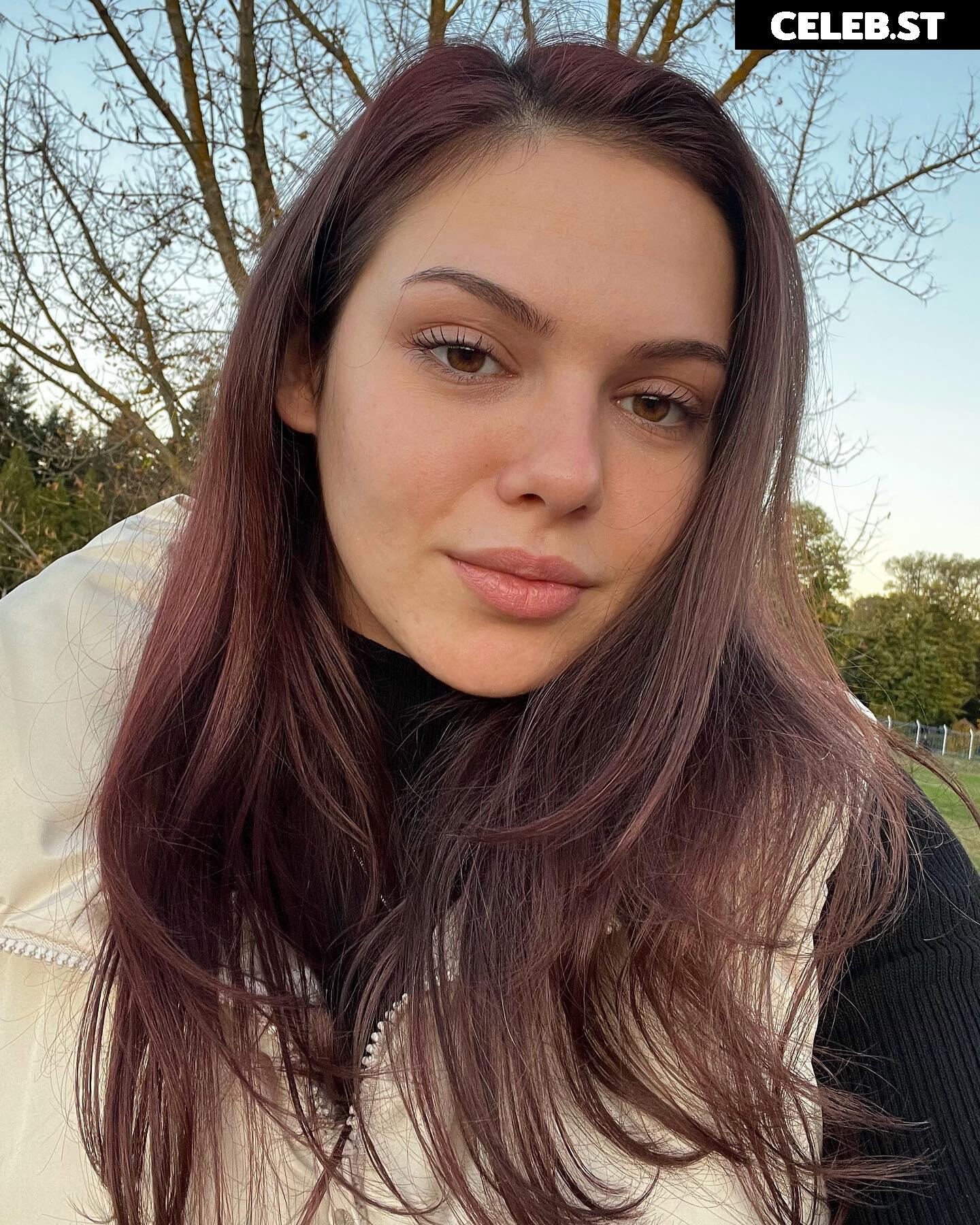 foxylauragirl Image 12281299