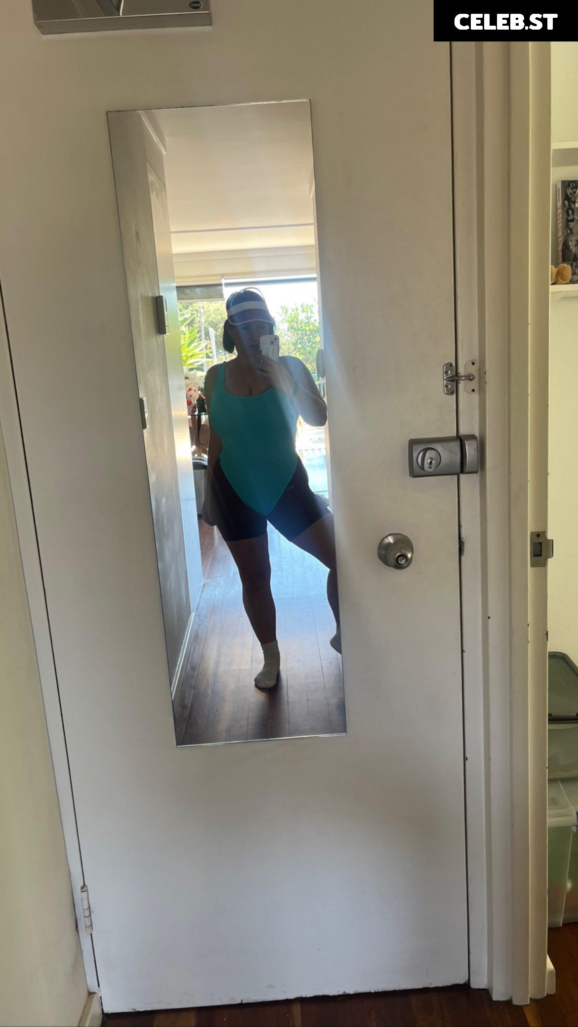 Bel Larcombe slice_of_salami_ Image 12280281