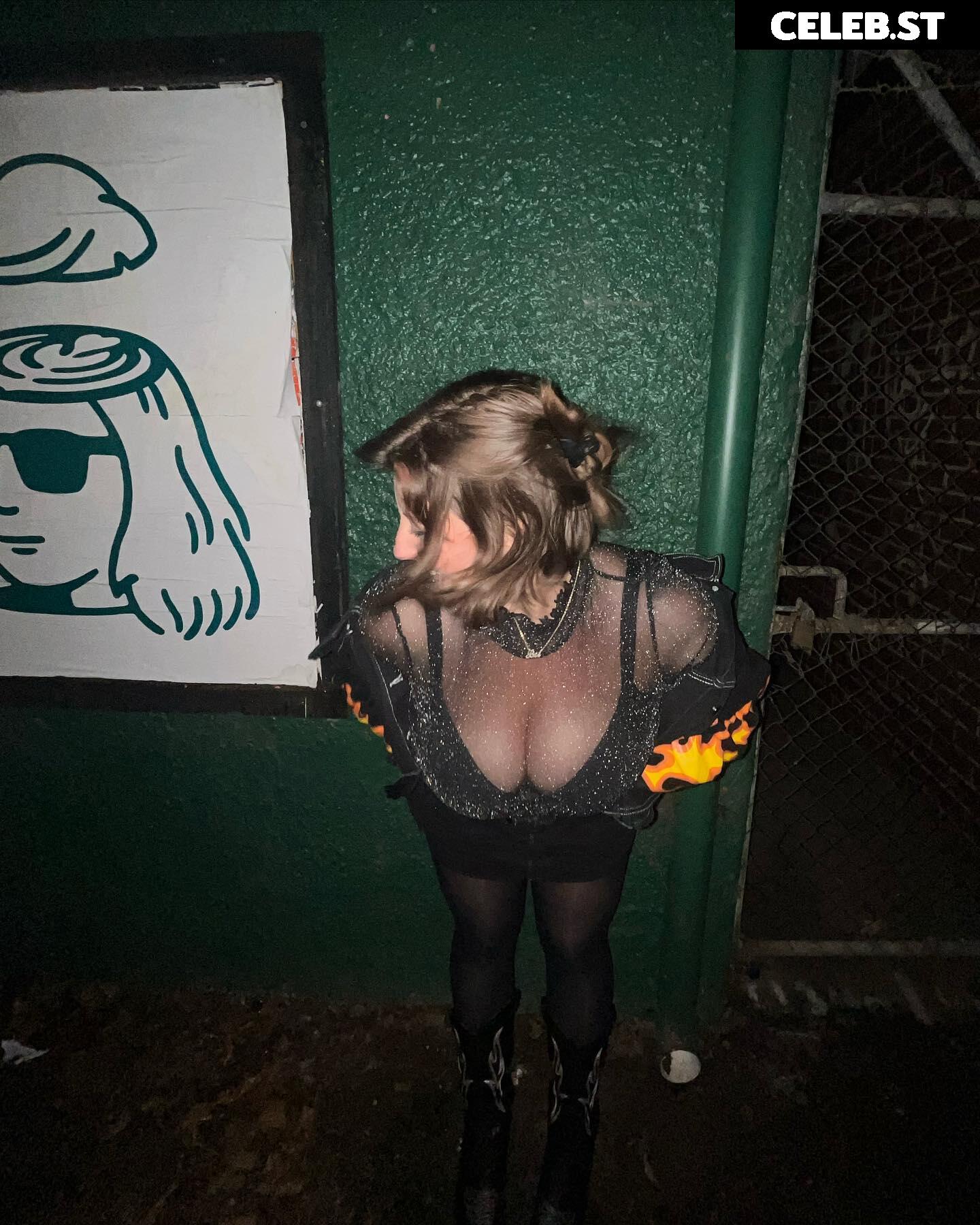 Bel Larcombe slice_of_salami_ Image 12280289