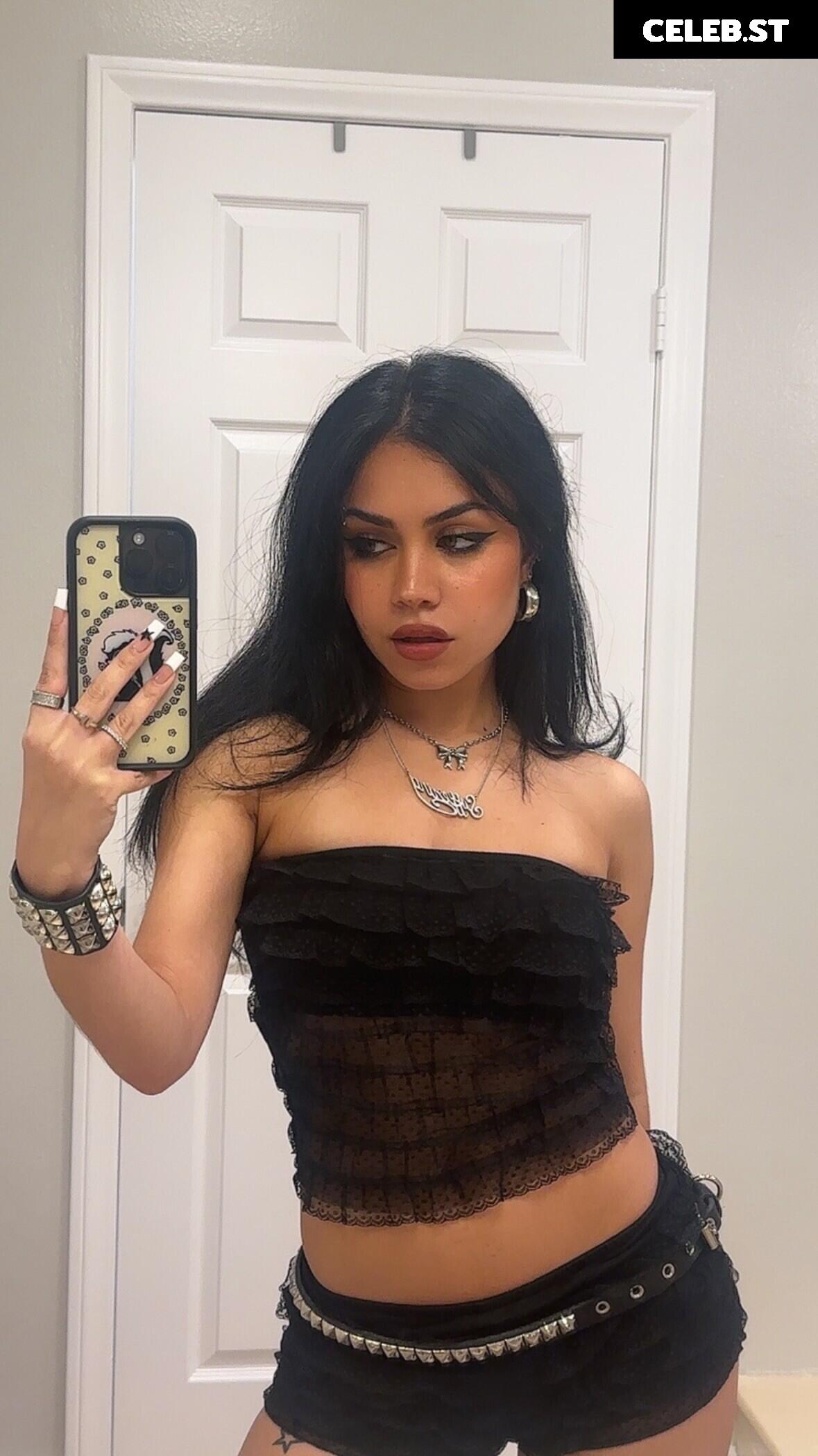 Tara yummy Image 12282475