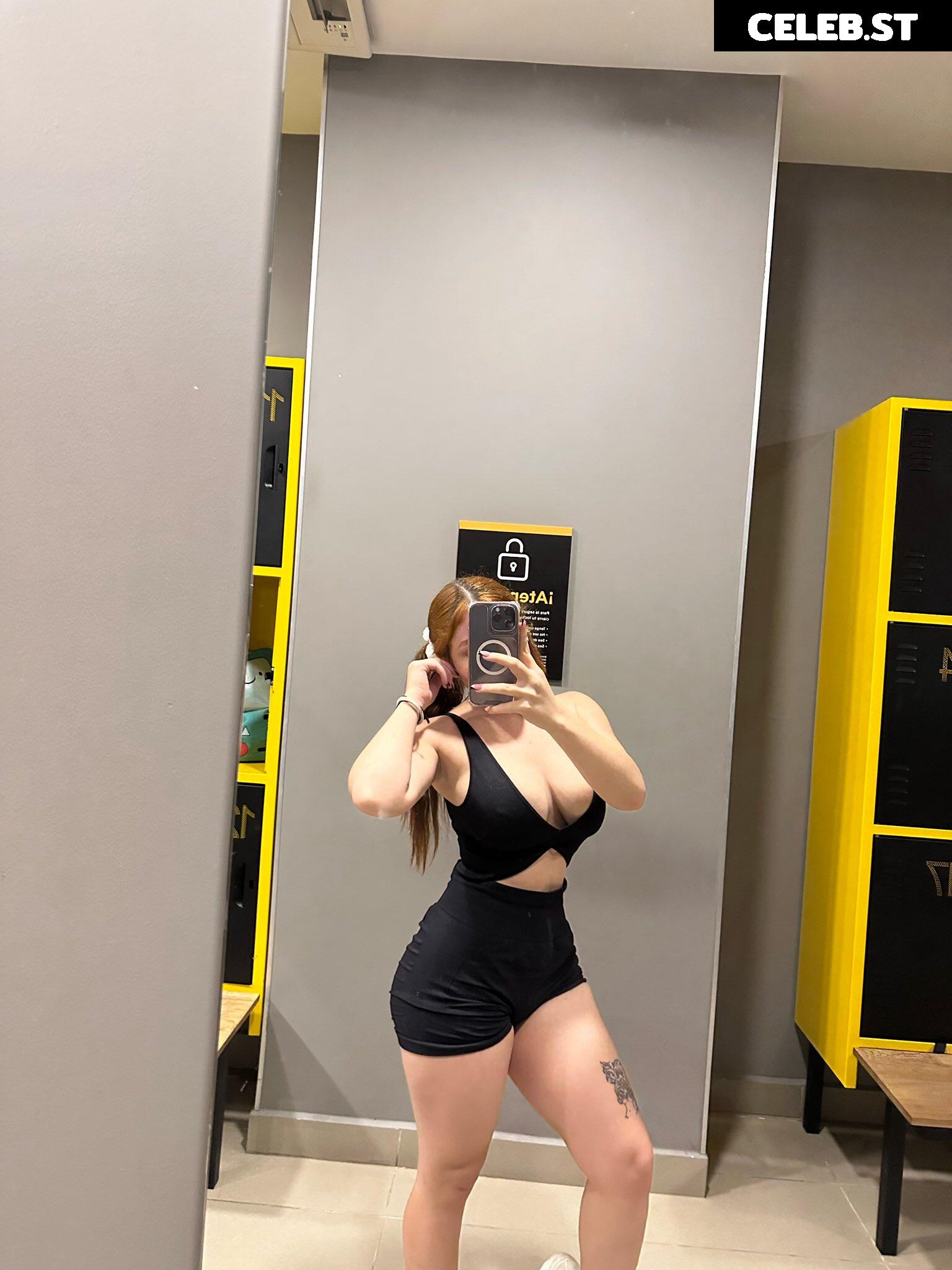 Olivia Elfie Image 12114650