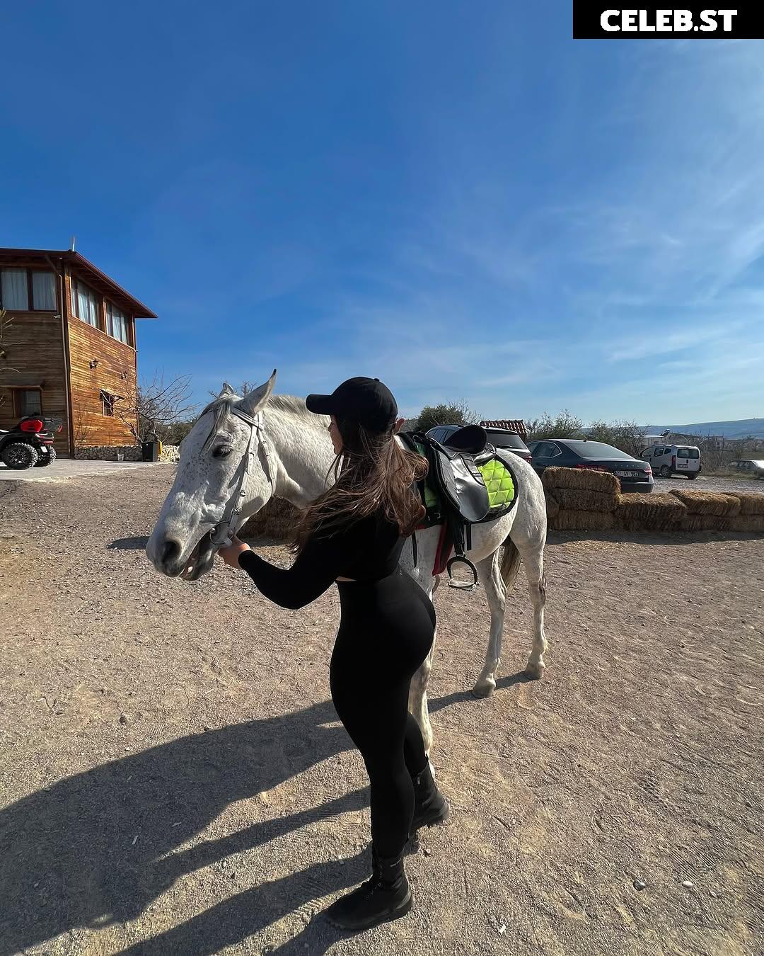 Menekşe Nur Fırat Image 12116502