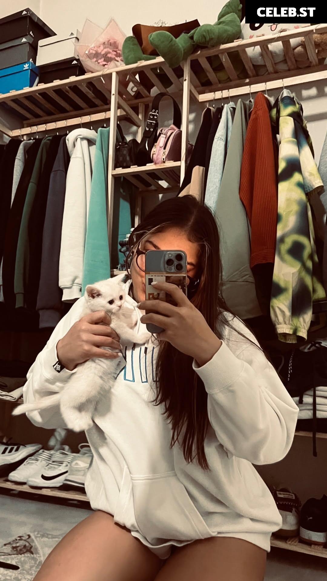 Menekşe Nur Fırat Image 12116460