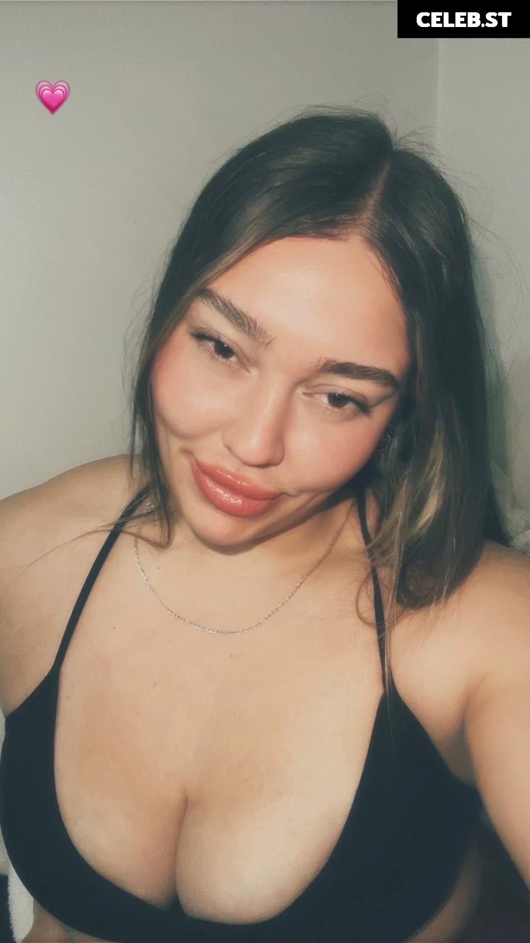 Menekşe Nur Fırat Image 12116457