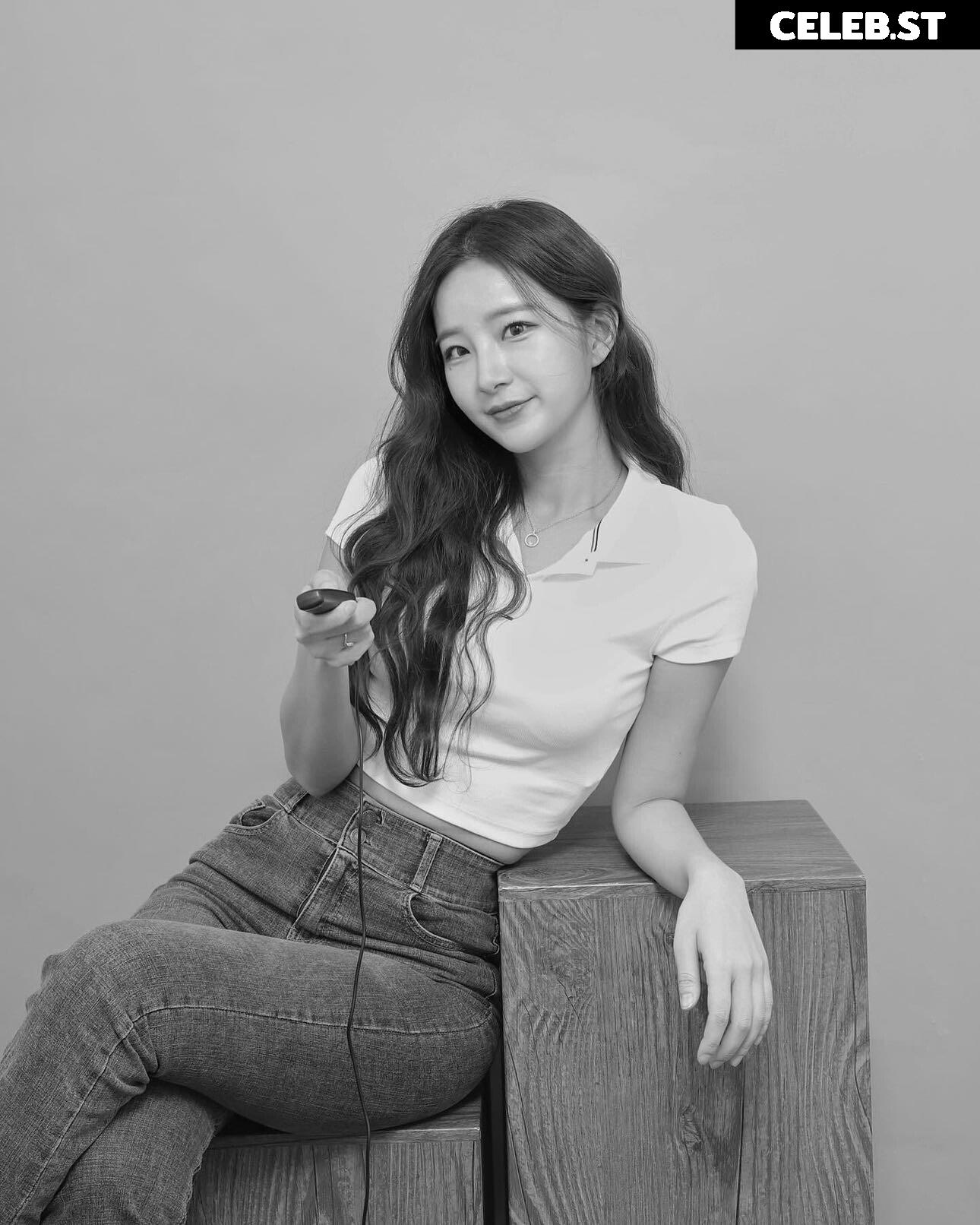 Kim Jina (Kim Jin-Ha) 김진아 jjina_v0v Image 12112234