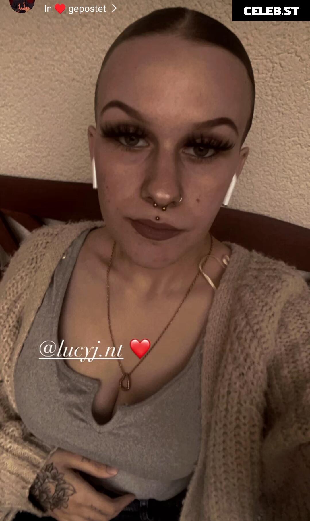 _a_x_n_x / Anna Mueller Image 12119467