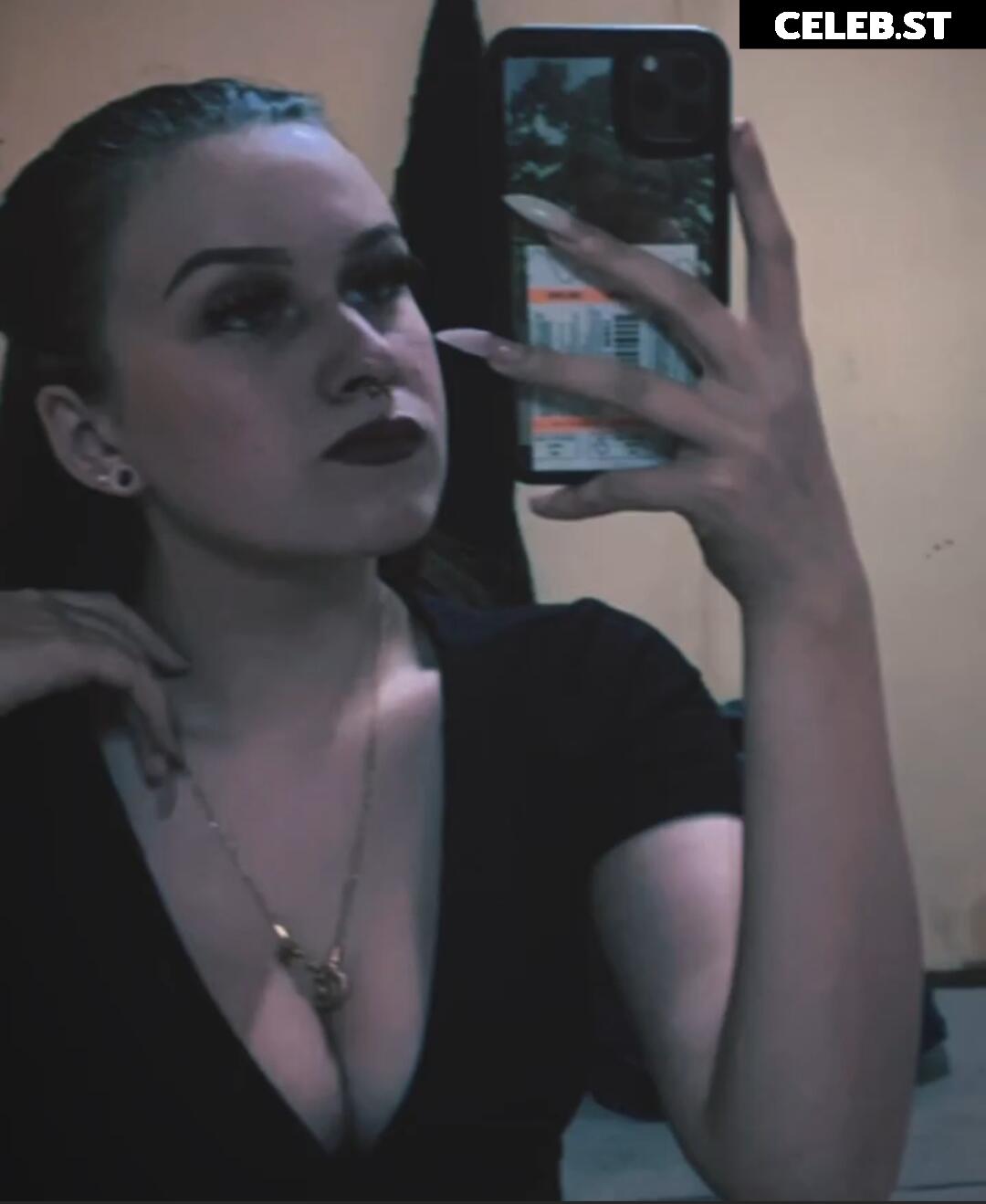 _a_x_n_x / Anna Mueller Image 12119464