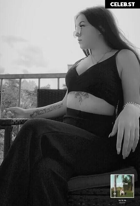 _a_x_n_x / Anna Mueller Image 12119476