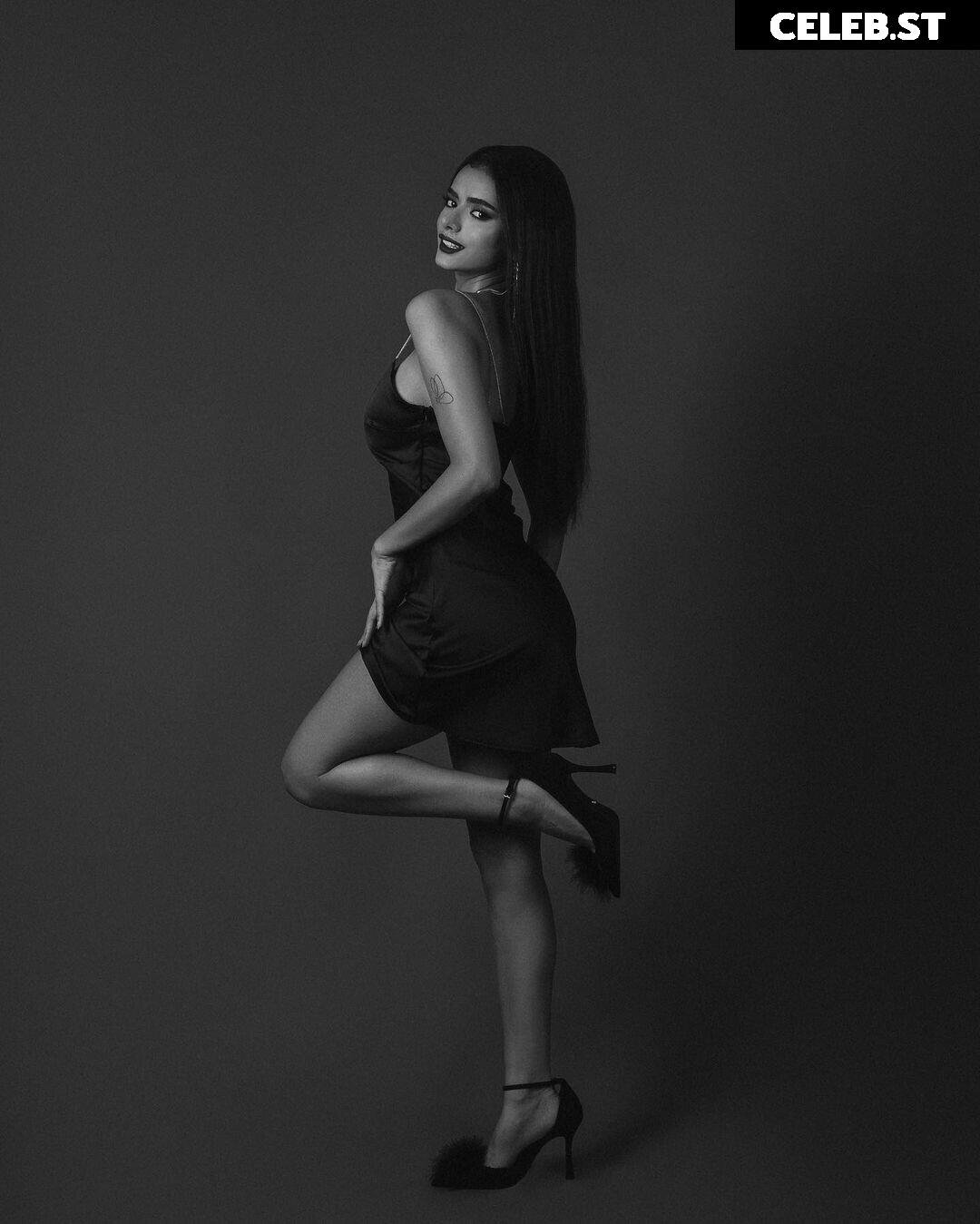 Marina / marvnaa Image 12121467