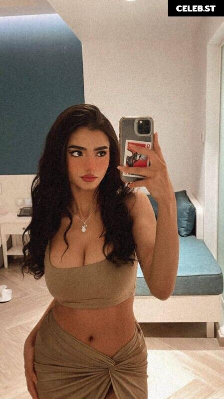 Marina / marvnaa Image 12121473