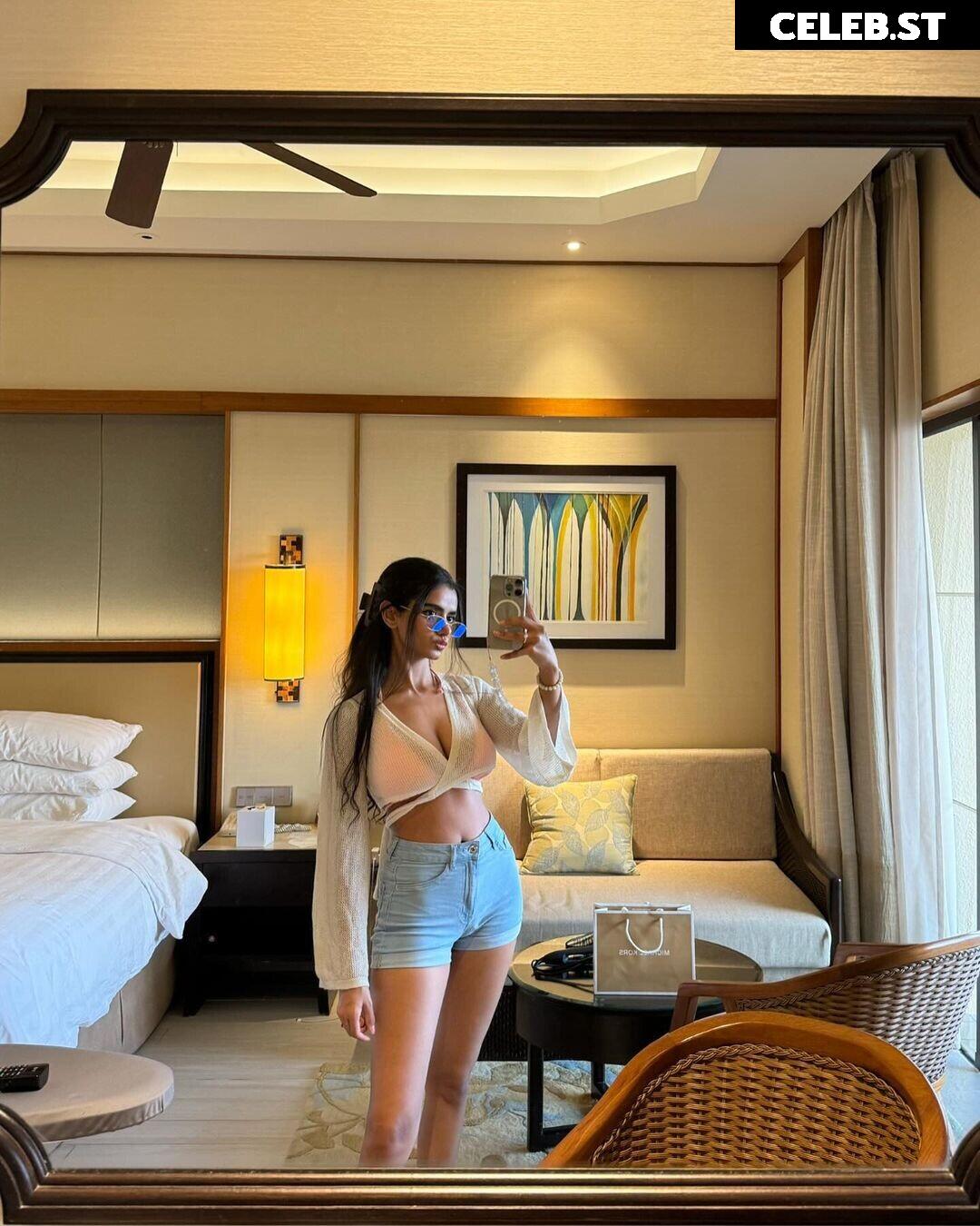 Marina / marvnaa Image 12121477