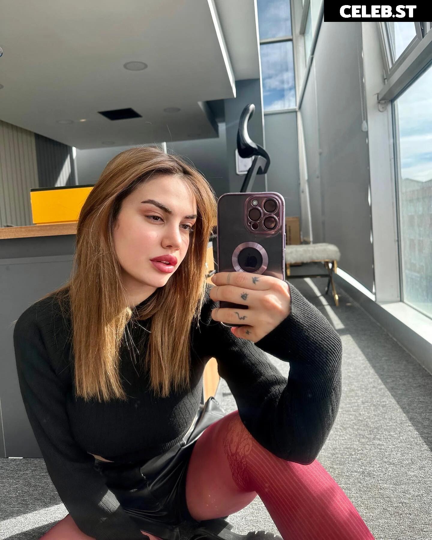 Ece Ronay @eceronayofficial Image 12120723