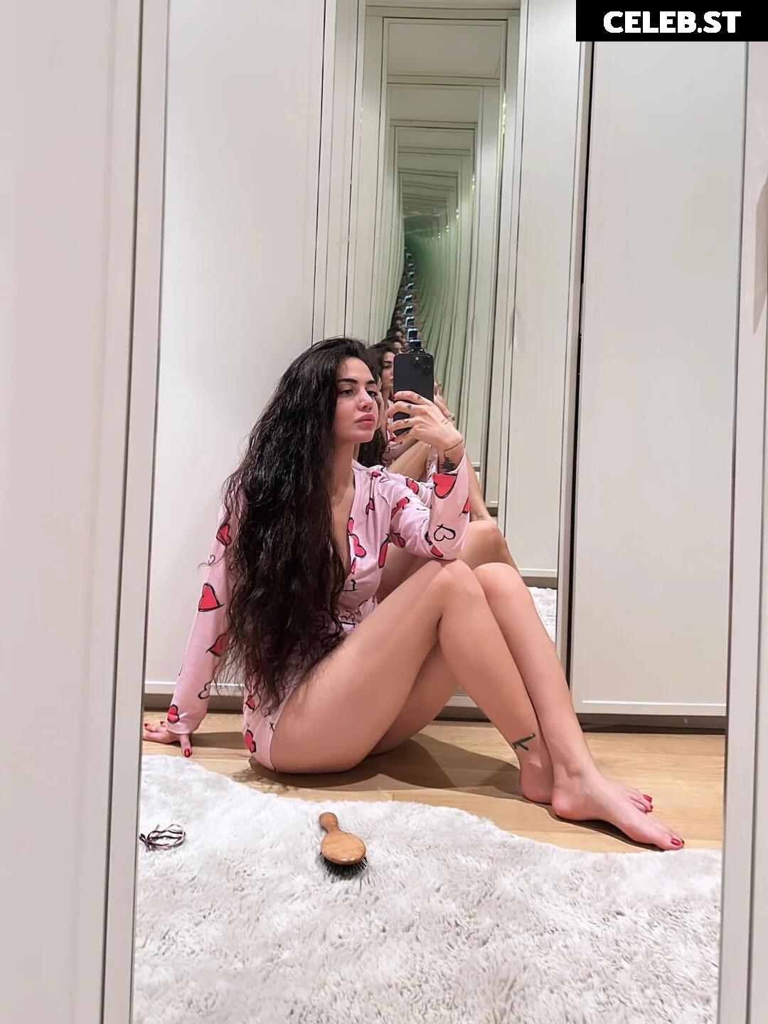 Ece Ronay @eceronayofficial Image 12120720
