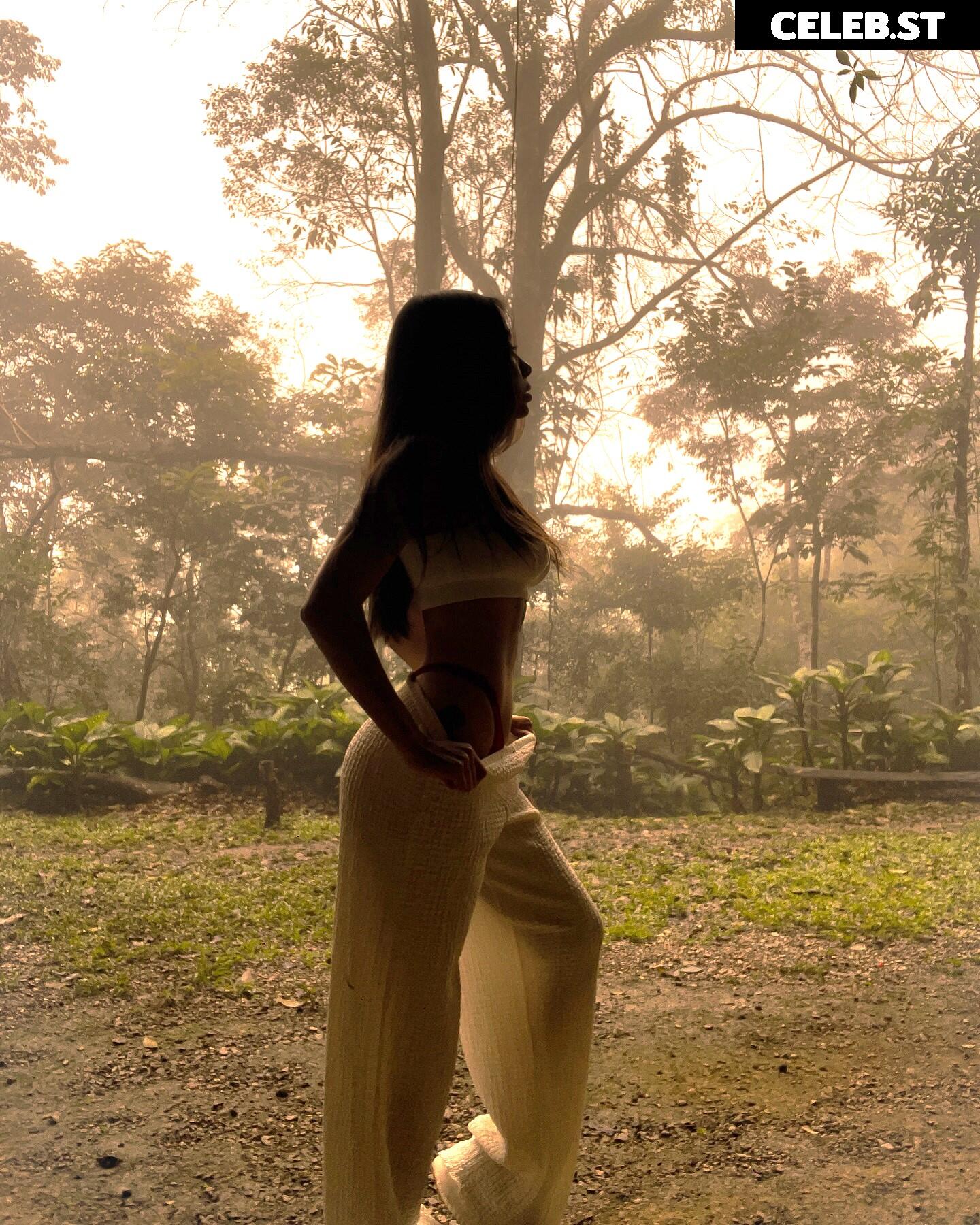 Ale Acosta / Alexandra Acosta /Al.Xannn Image 12123321