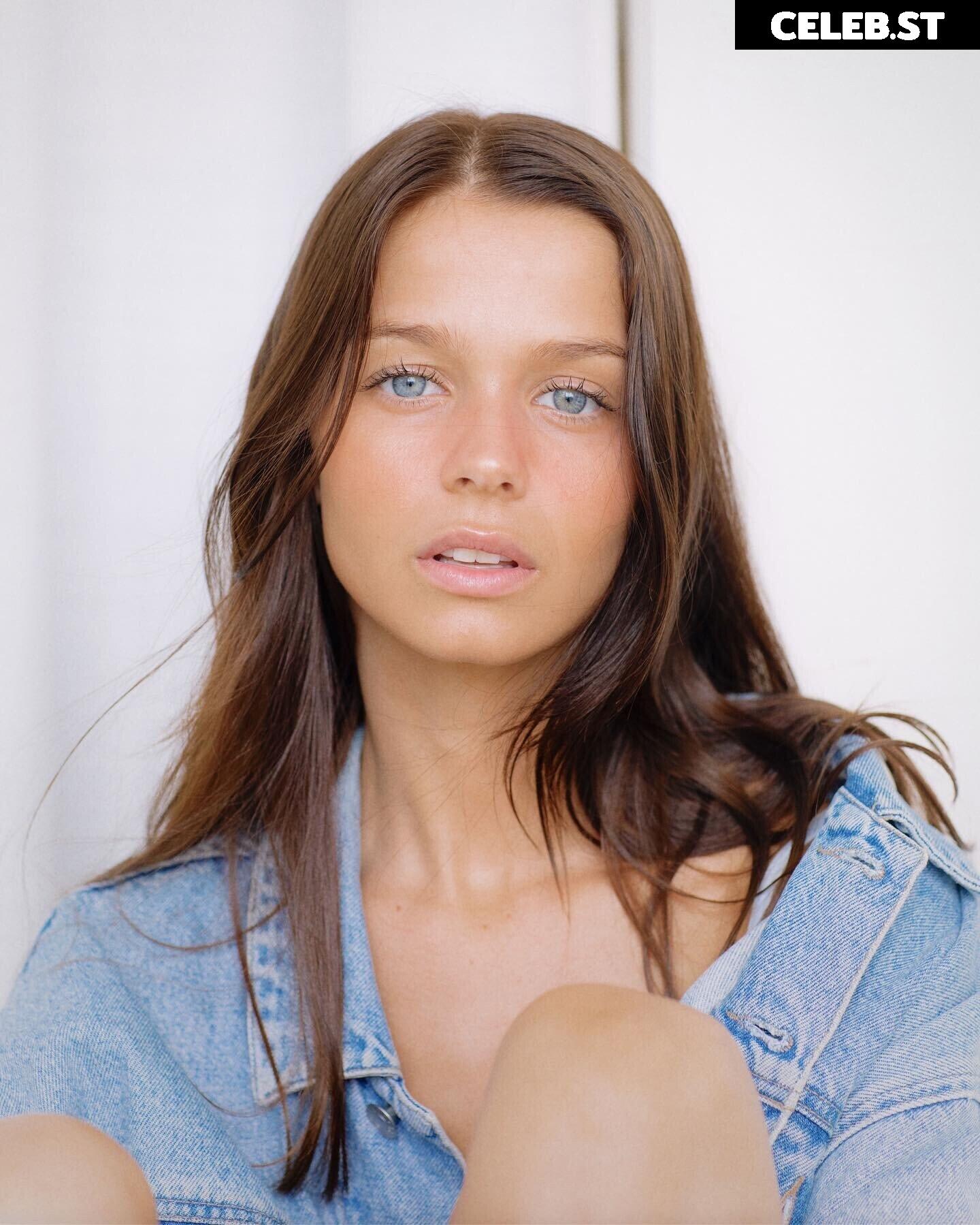 Chloe Campbell Image 12129112