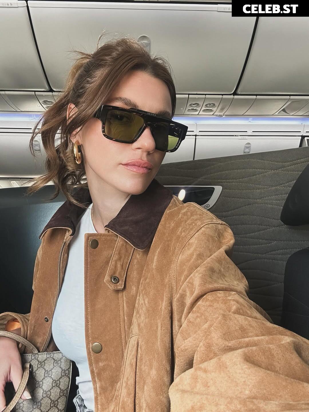 Yüsra Geyik Image 12129011