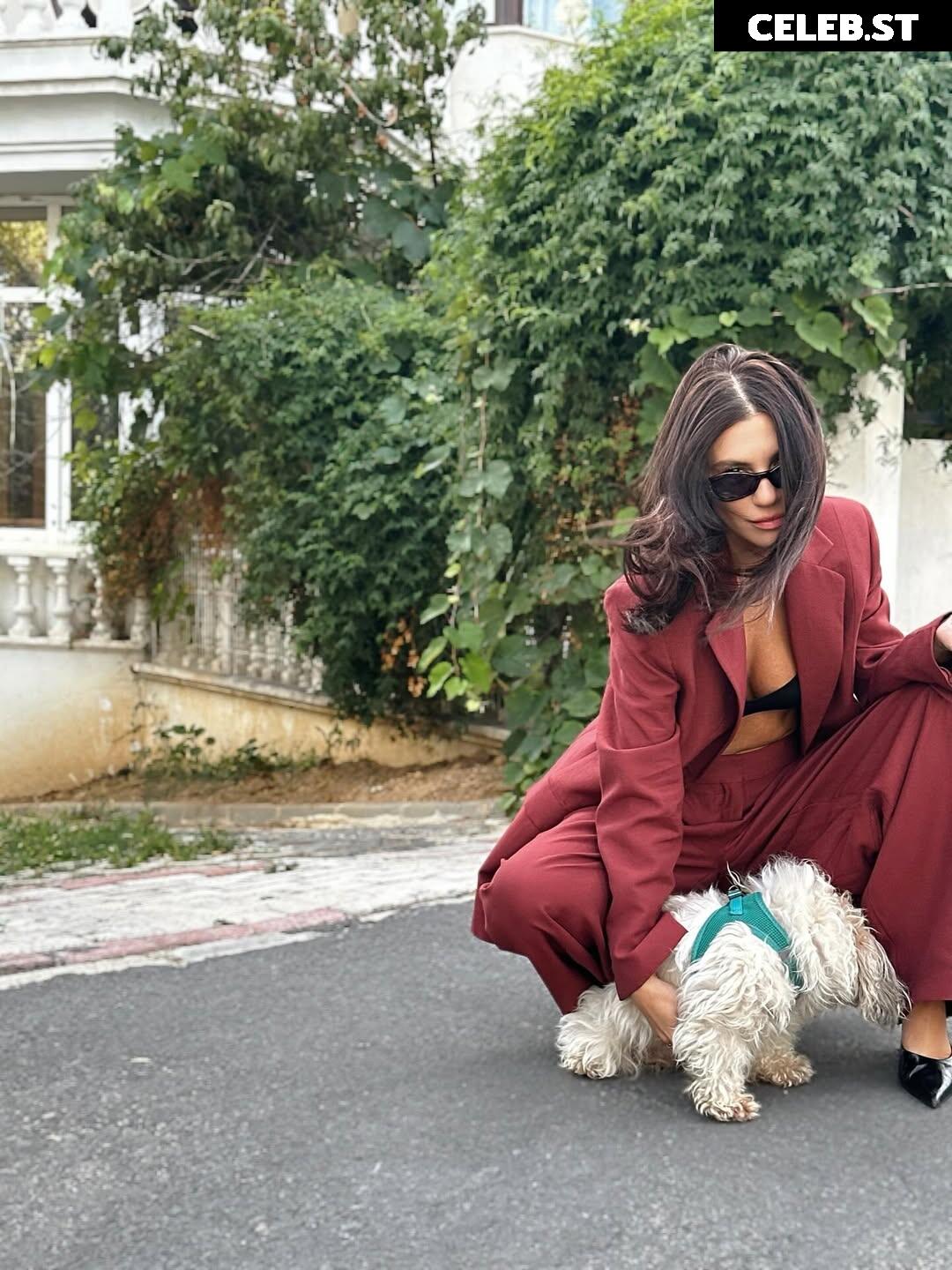 Yüsra Geyik Image 12129010
