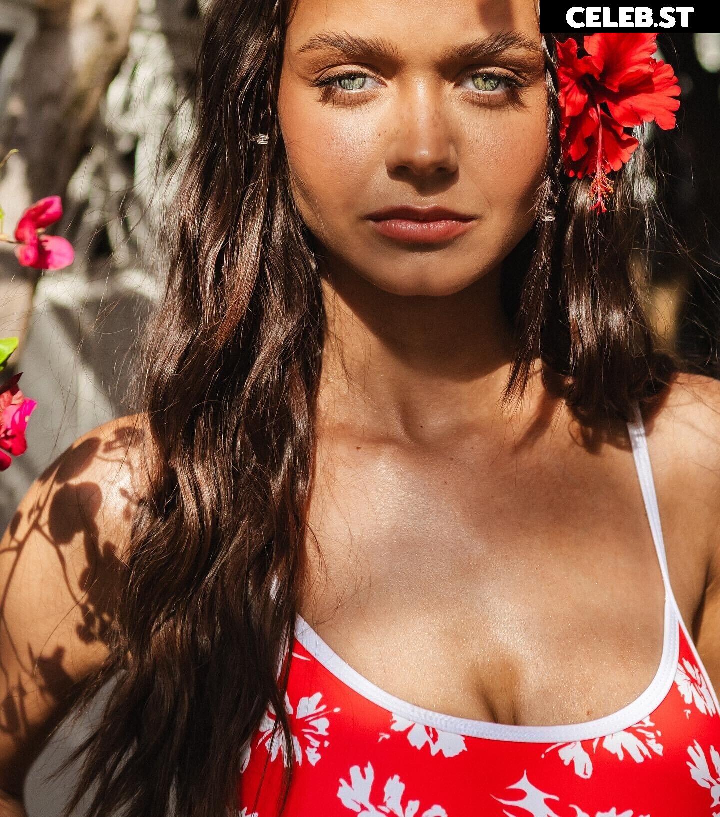 Chloe Campbell Image 12129223