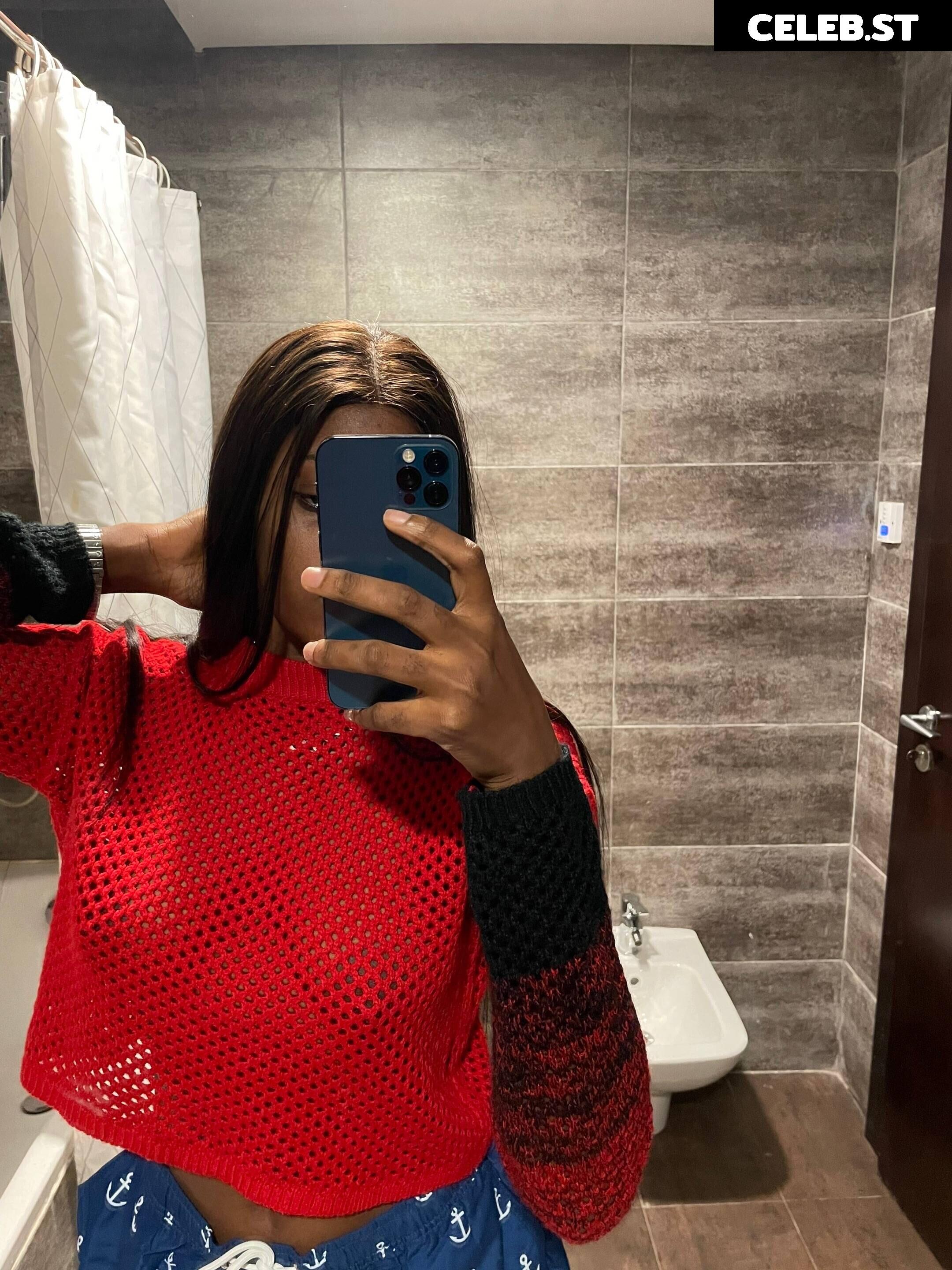 Molly Unruly / itsjust_bigme7 / PondsKira84896 / Barely Seen Image 12131754