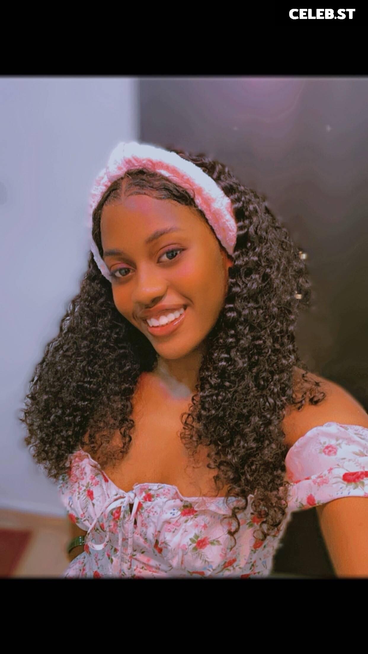 Molly Unruly / itsjust_bigme7 / PondsKira84896 / Barely Seen Image 12131745