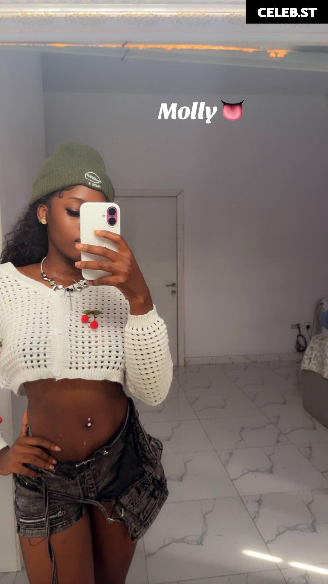 Molly Unruly / itsjust_bigme7 / PondsKira84896 / Barely Seen Image 12131744