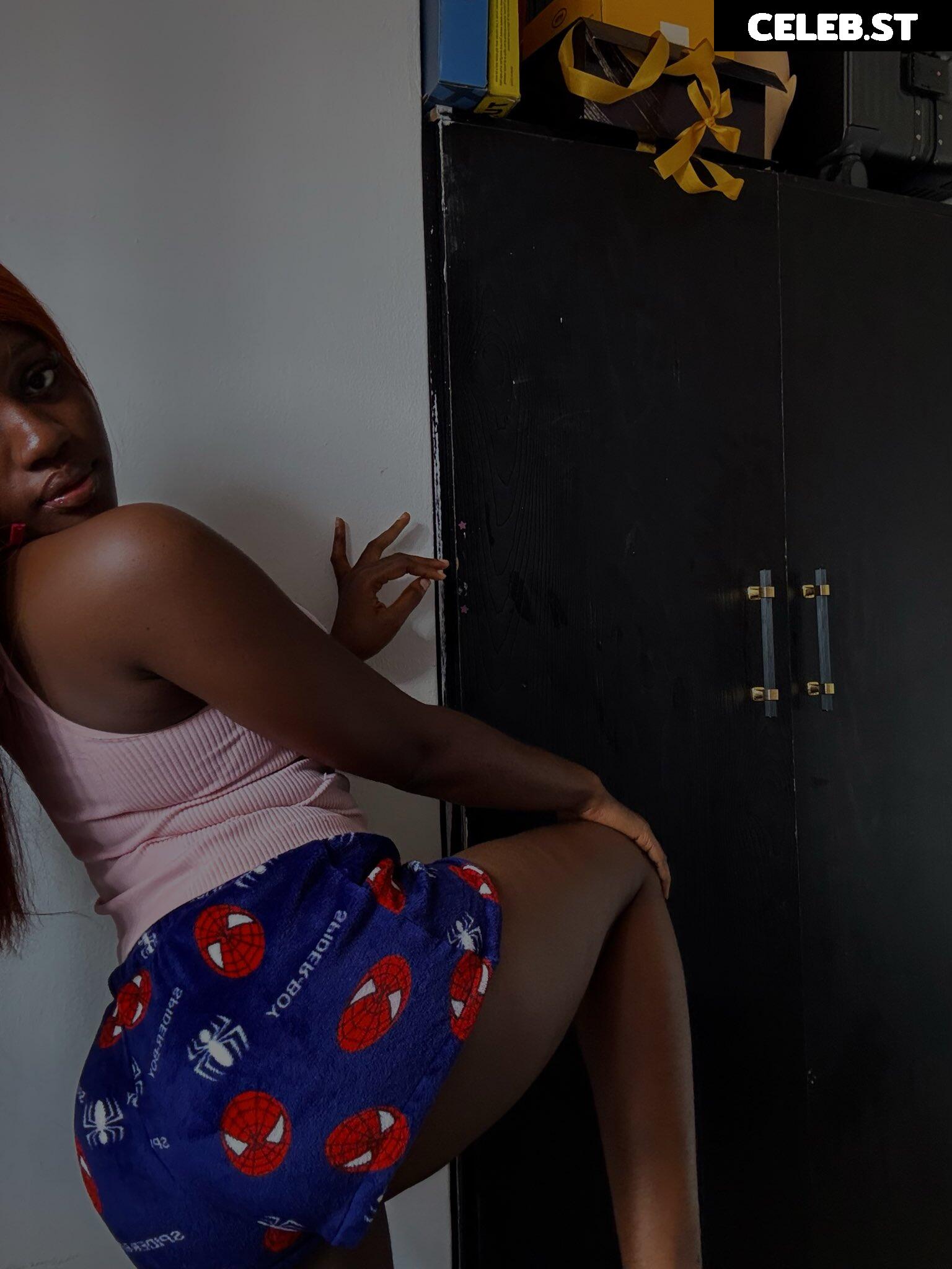 Molly Unruly / itsjust_bigme7 / PondsKira84896 / Barely Seen Image 12131773